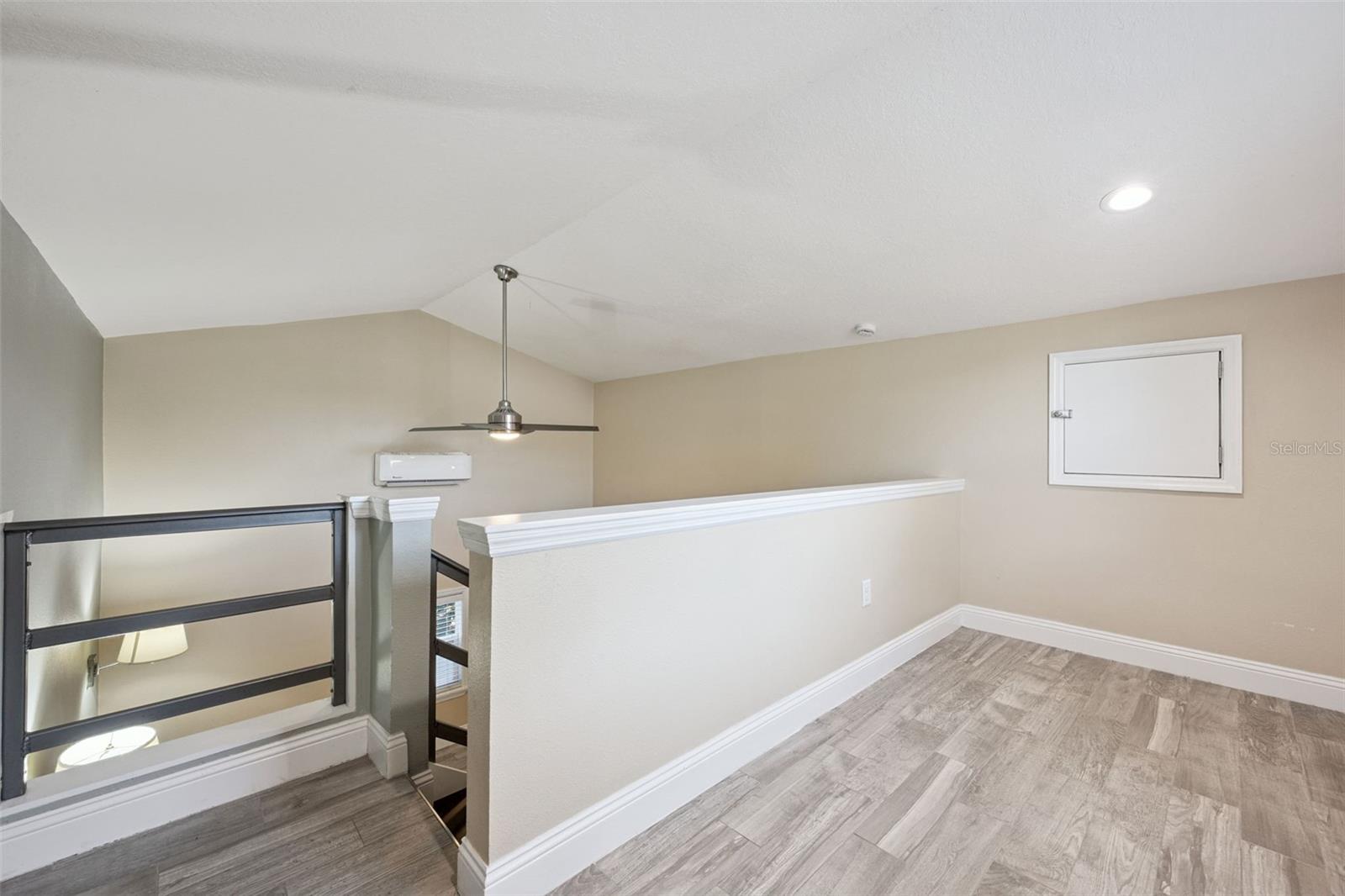 Image 30 of 37 For 352 Cambridge Boulevard