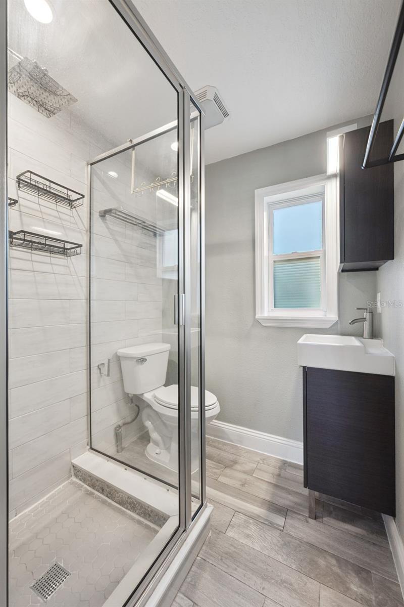 Image 32 of 37 For 352 Cambridge Boulevard