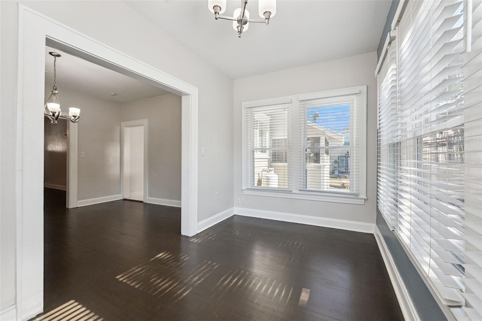 Image 8 of 37 For 352 Cambridge Boulevard