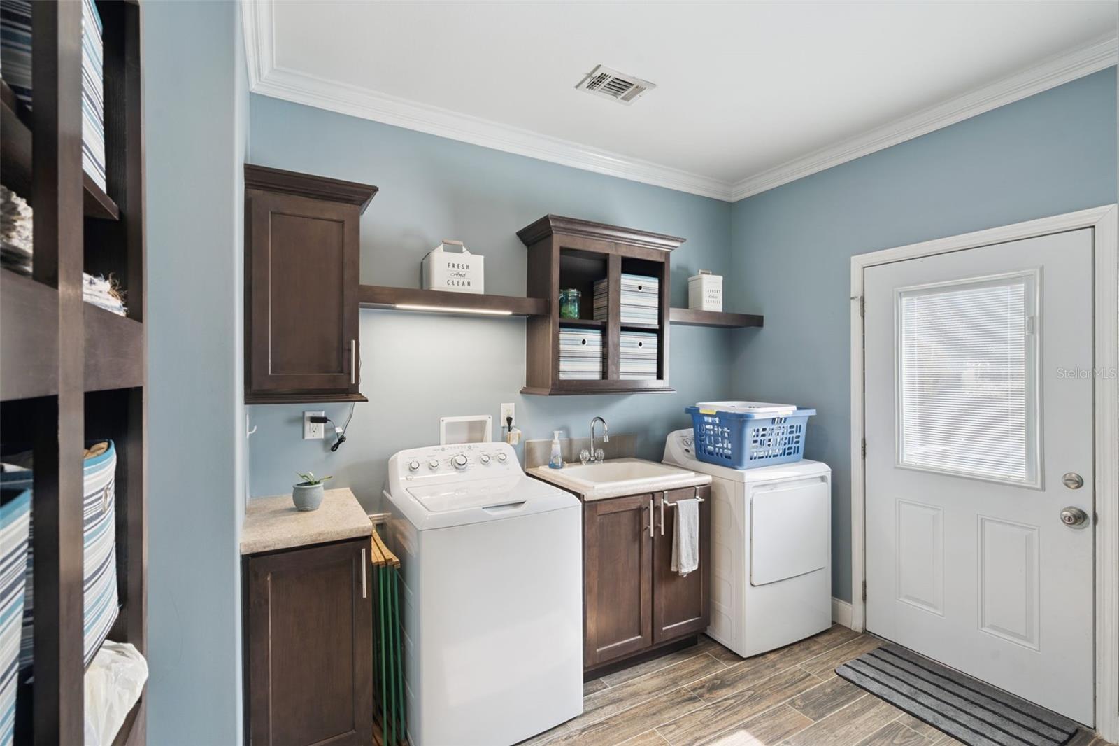 Image 22 of 39 For 5670 Cr 577  