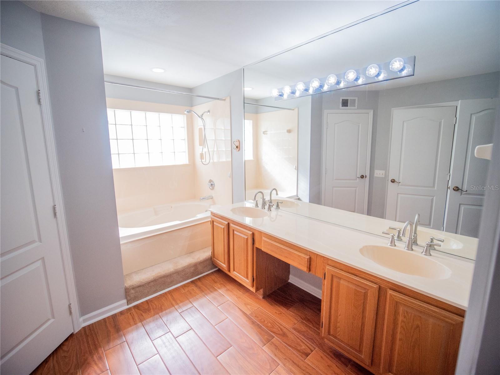 Image 18 of 30 For 3561 Ventura Club Circle