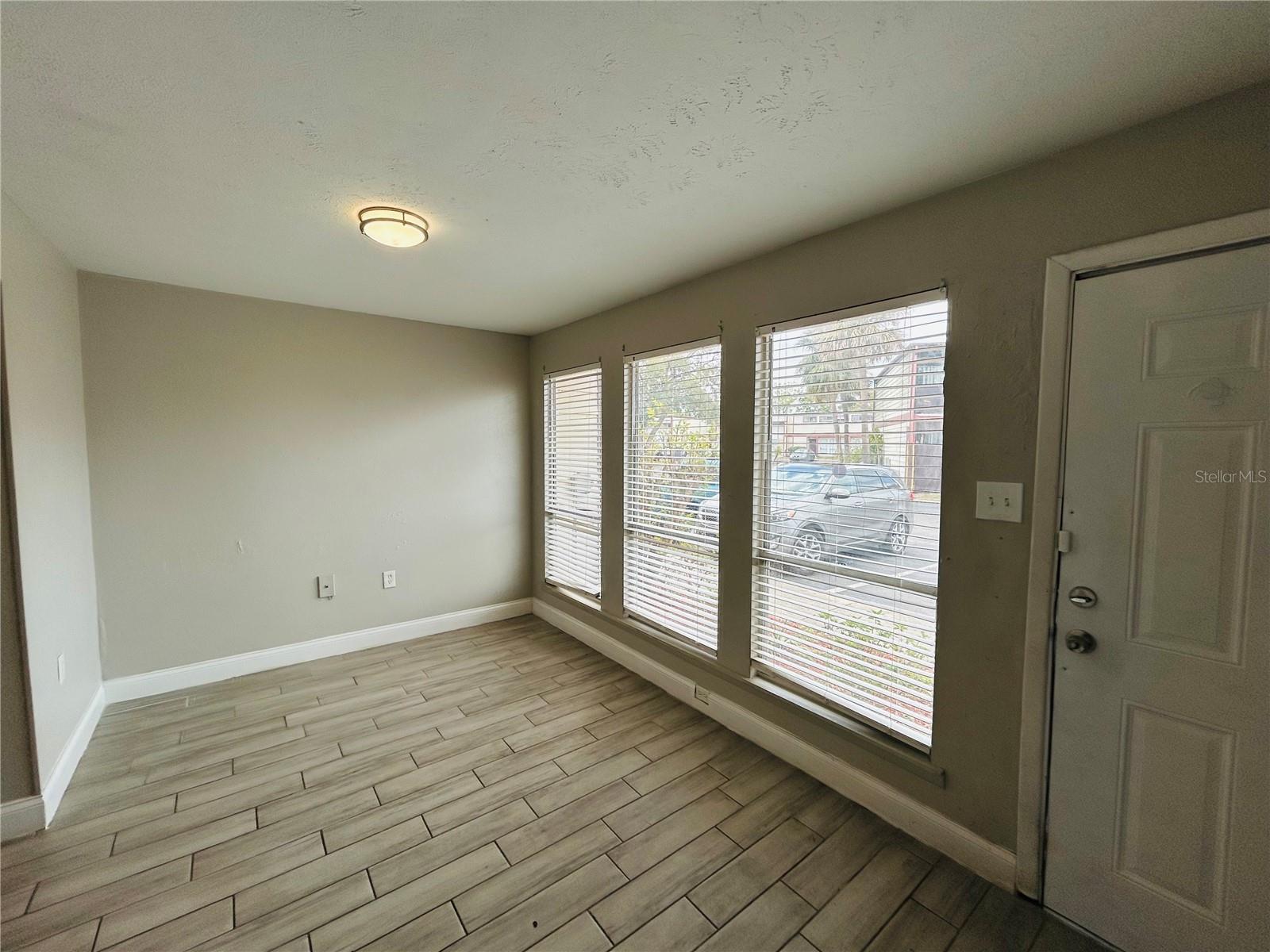 Image 4 of 14 For 3922 Crayrich Circle C-4