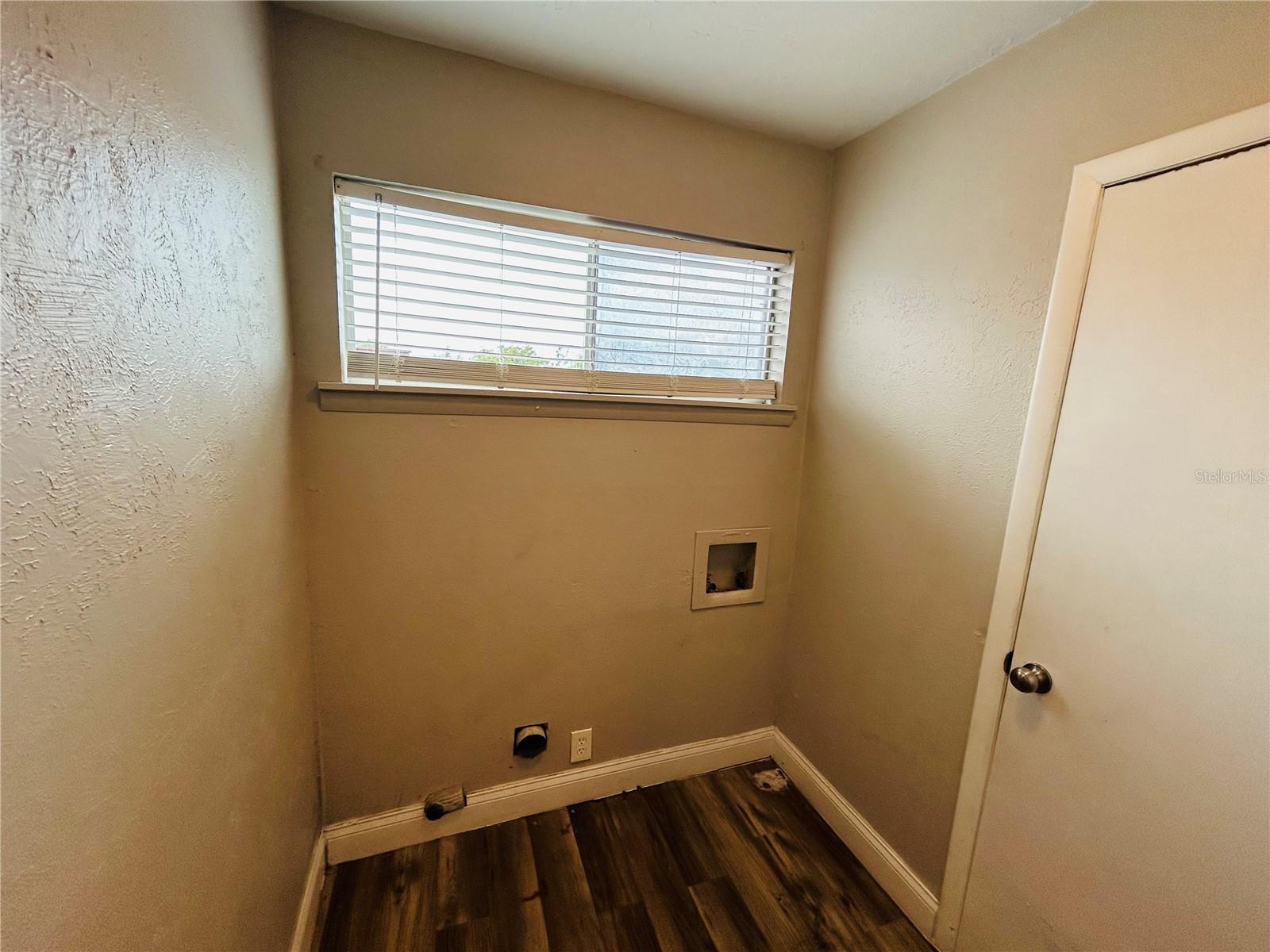 Image 8 of 14 For 3922 Crayrich Circle C-4