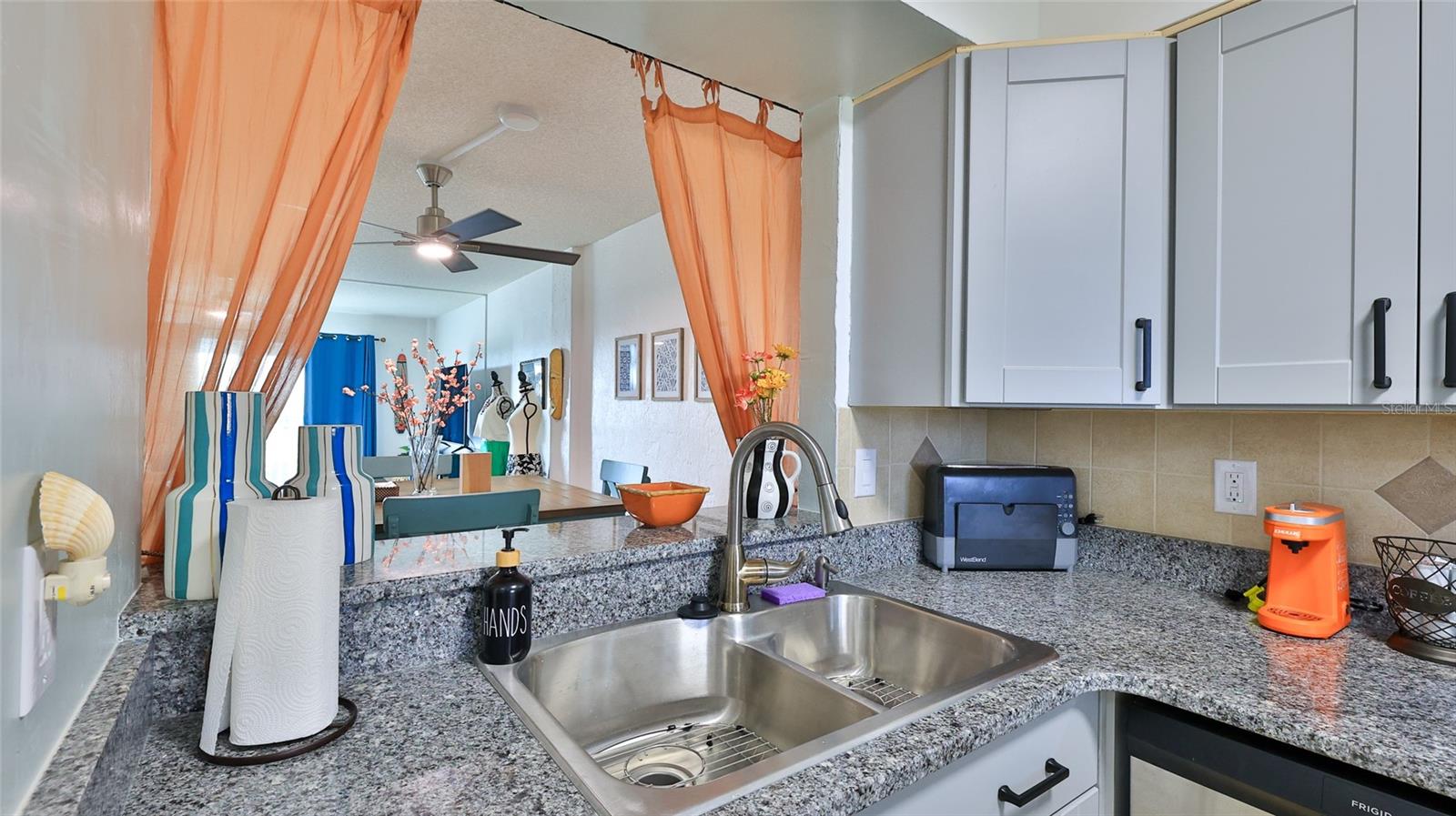 Image 11 of 64 For 145 Halifax Avenue 705