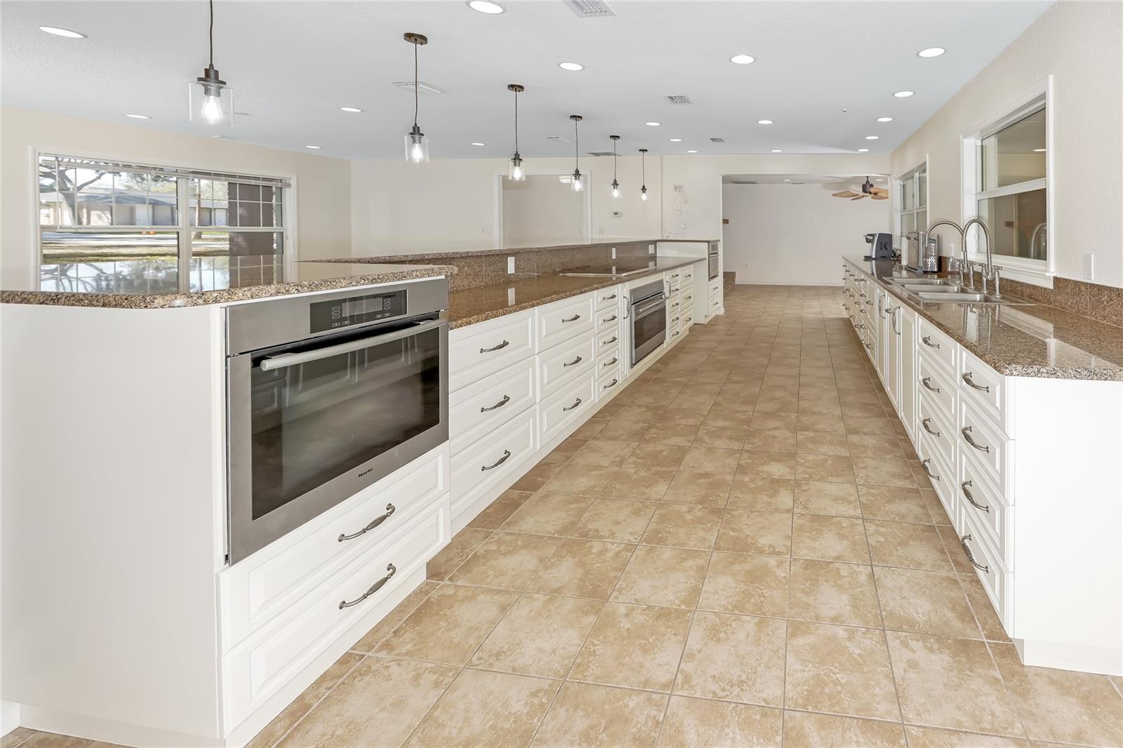 Image 10 of 38 For 7129 Oakwind Drive