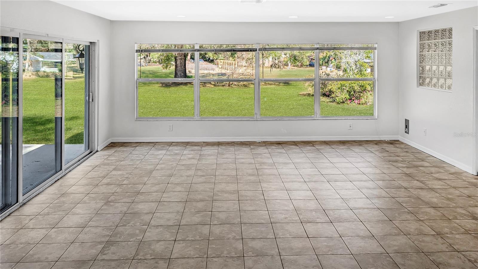 Image 16 of 38 For 7129 Oakwind Drive