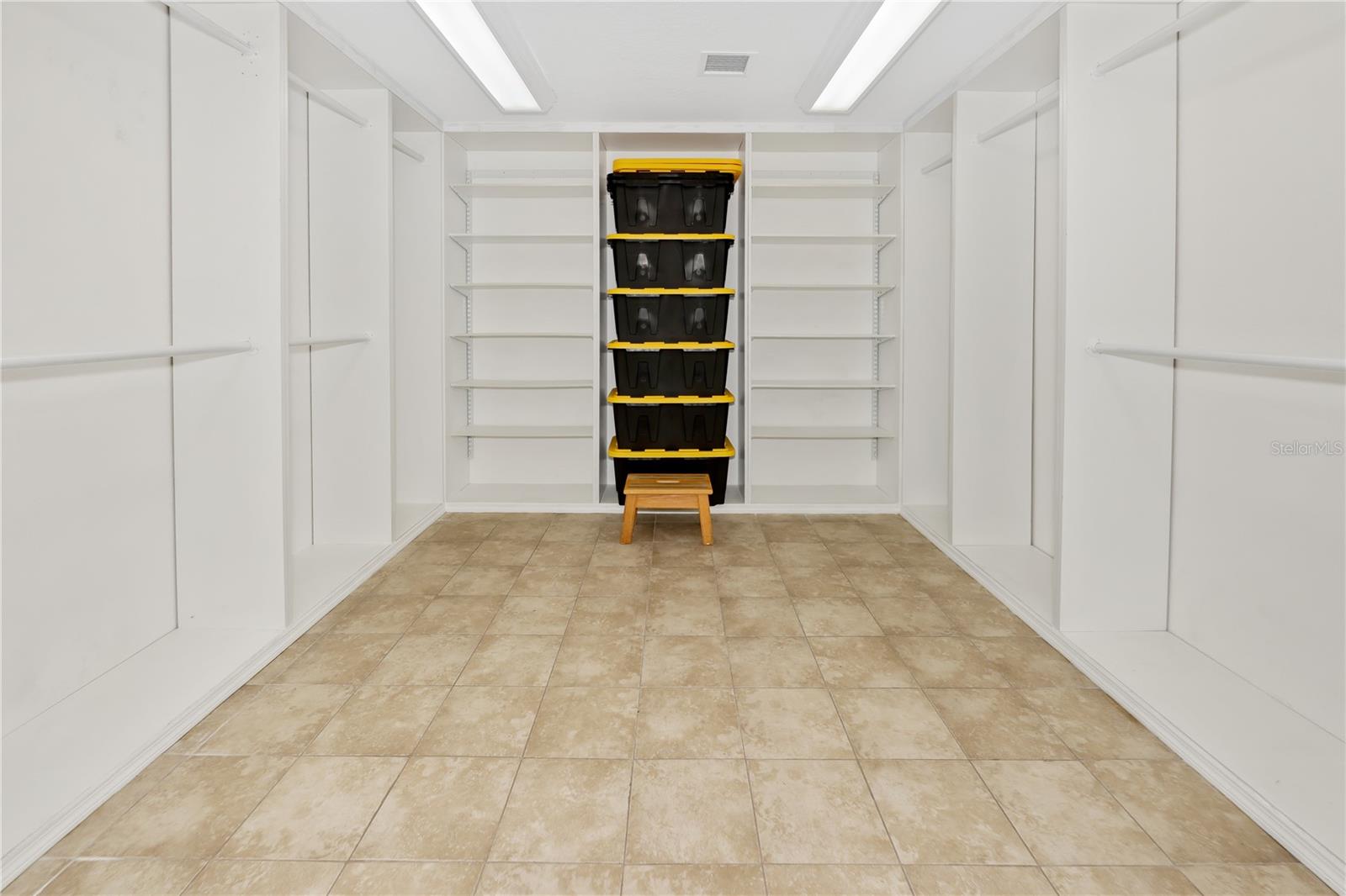 Image 18 of 38 For 7129 Oakwind Drive