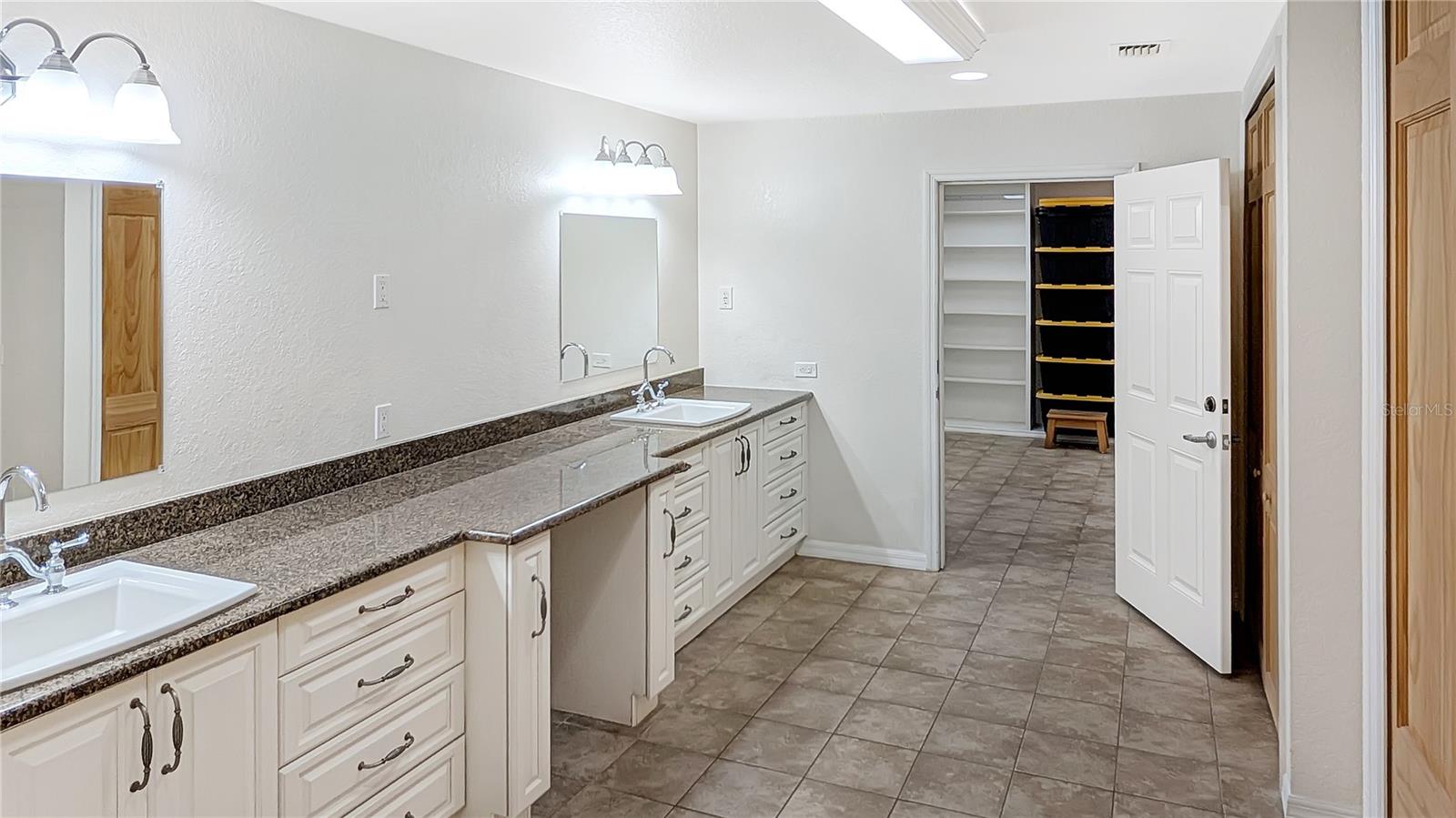 Image 19 of 38 For 7129 Oakwind Drive