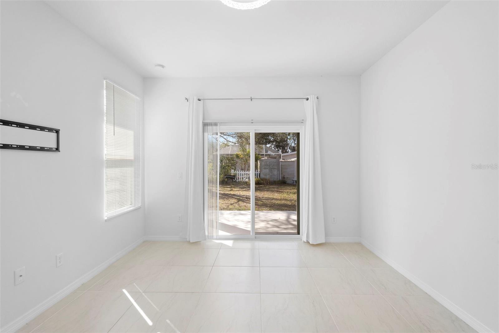 Image 26 of 56 For 3905 Craig Avenue