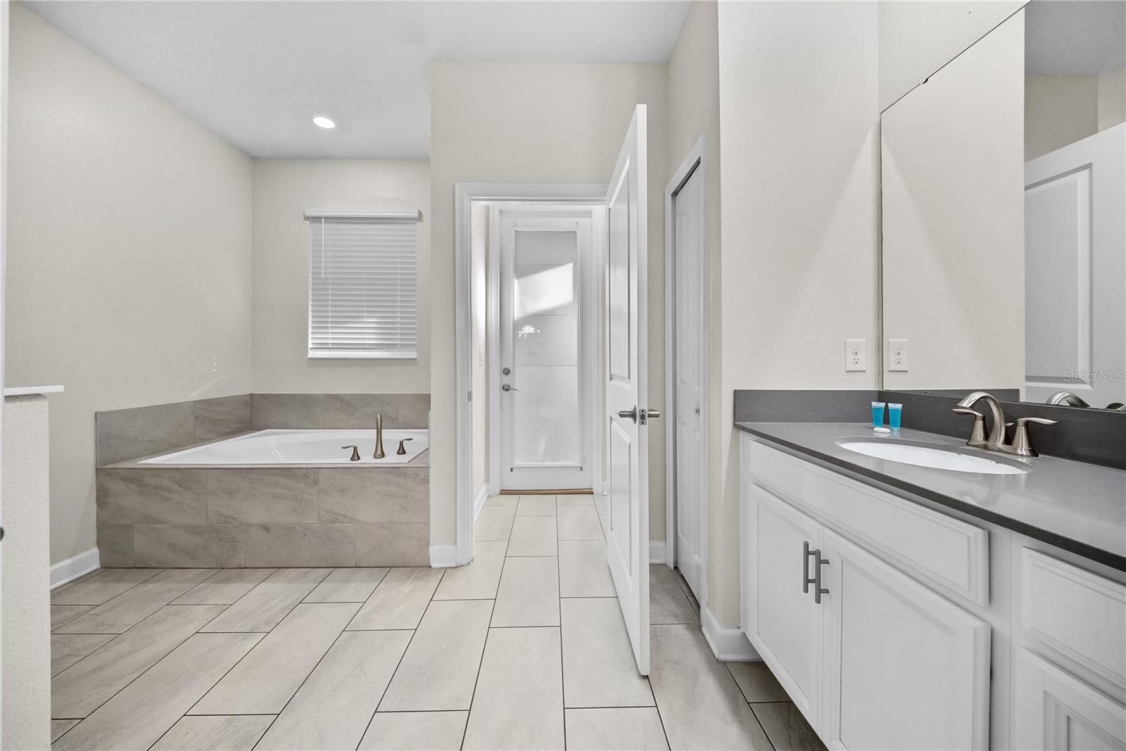 Image 29 of 96 For 4526 Narrative Lane