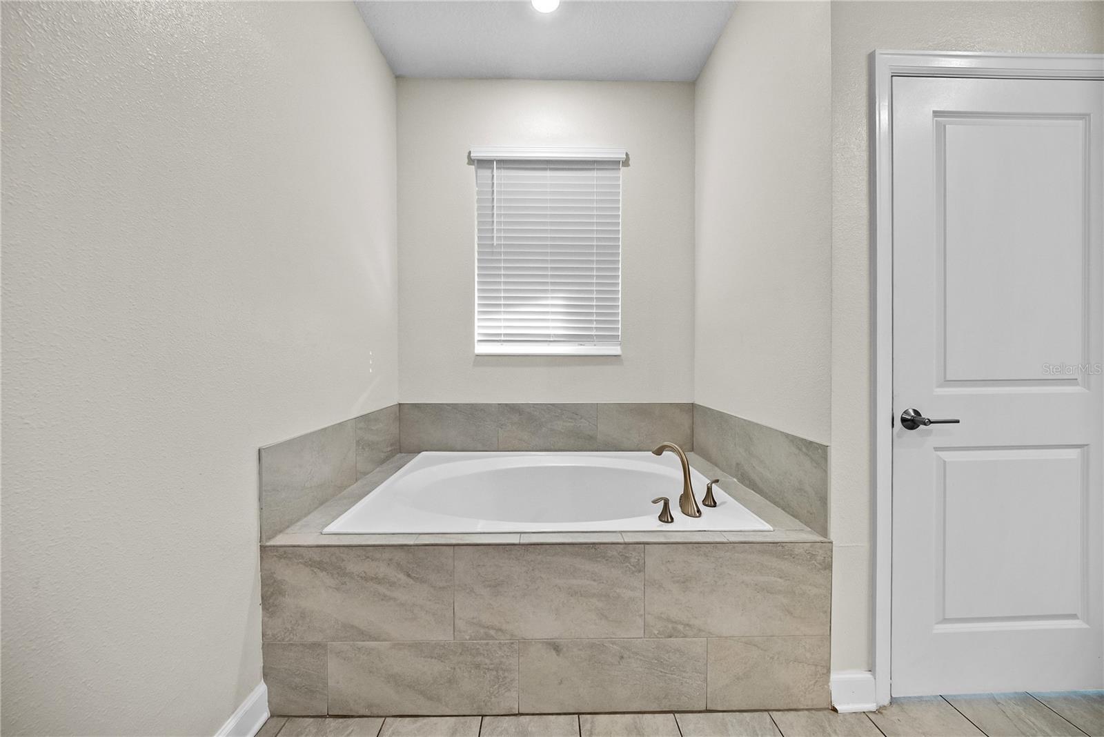 Image 33 of 96 For 4526 Narrative Lane