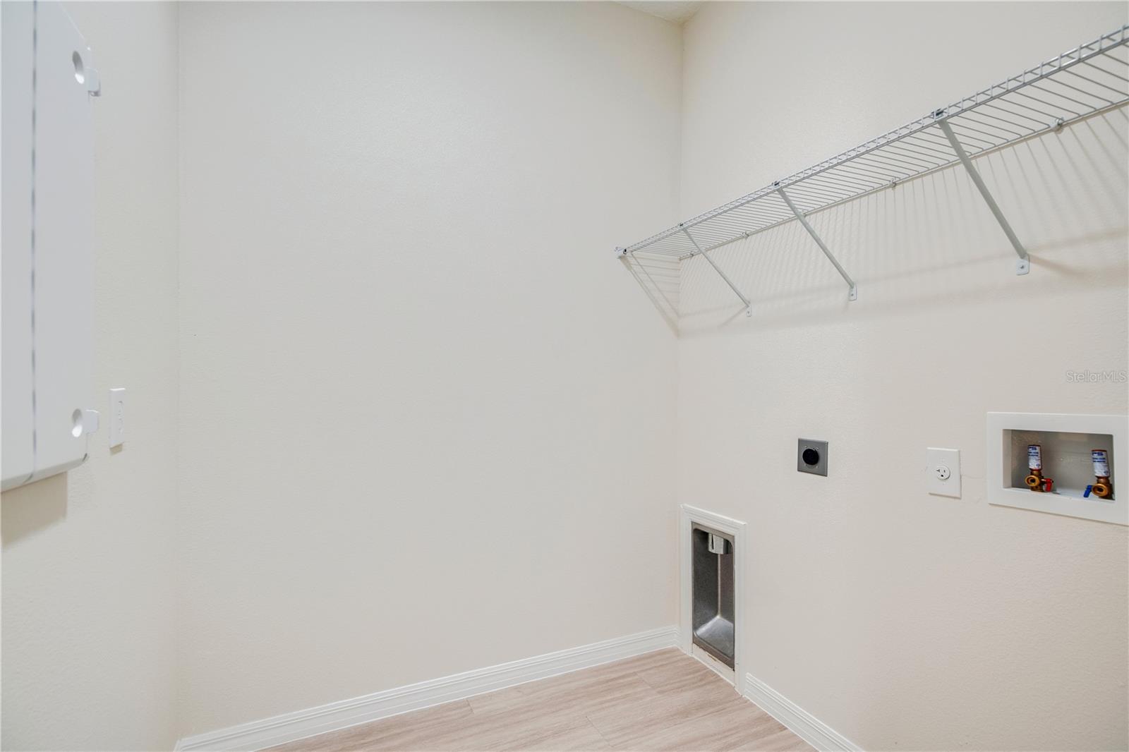 Image 15 of 30 For 2025 Claudia Lane