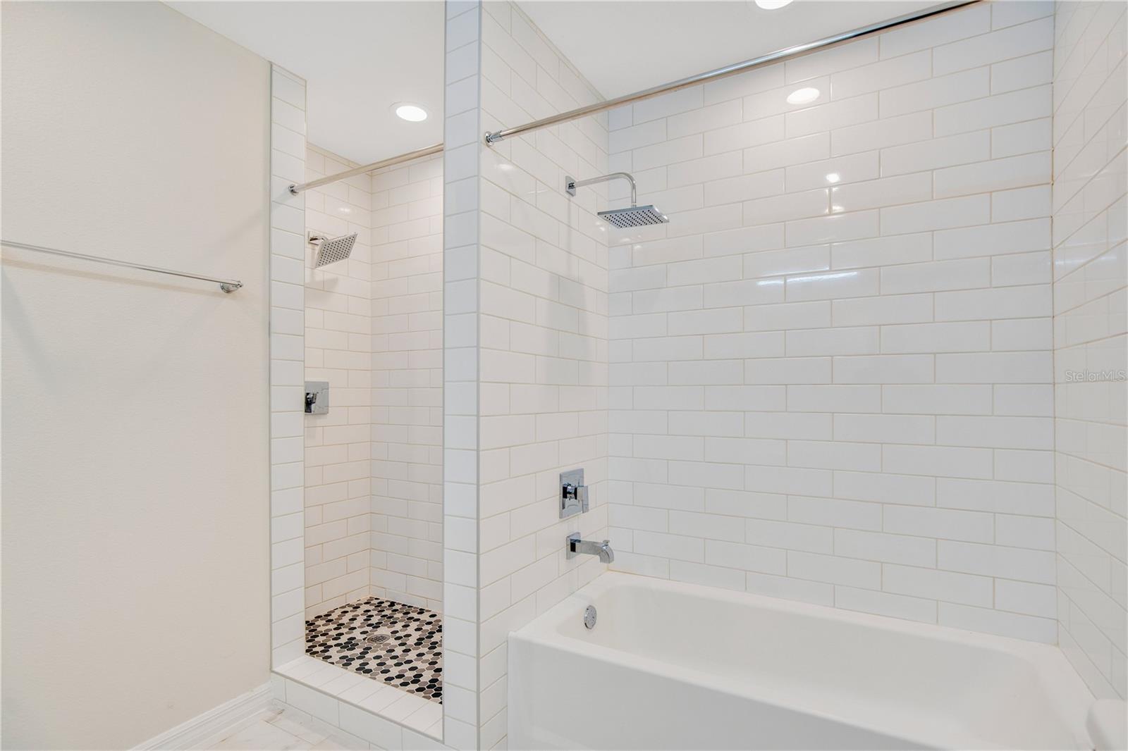 Image 6 of 30 For 2025 Claudia Lane