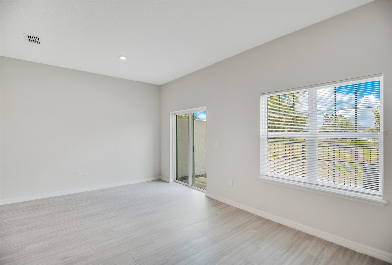 Image 8 of 30 For 2025 Claudia Lane