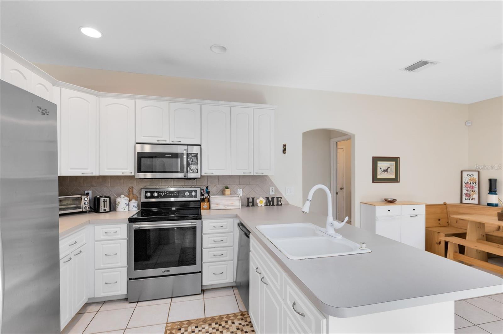 Image 14 of 41 For 703 Samuel Chase Lane