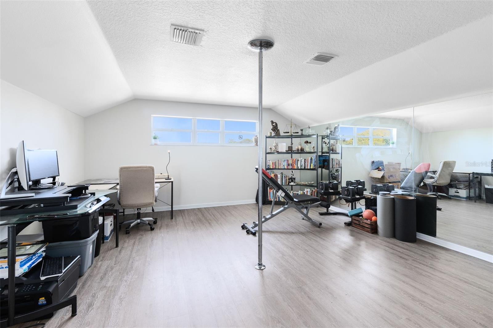 Image 22 of 41 For 703 Samuel Chase Lane