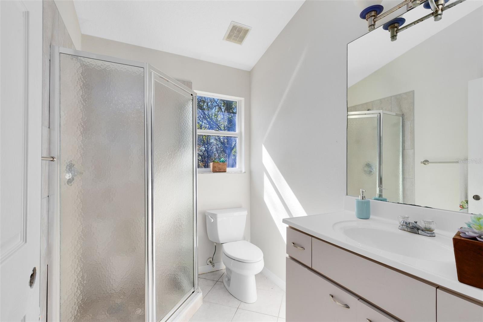 Image 24 of 41 For 703 Samuel Chase Lane