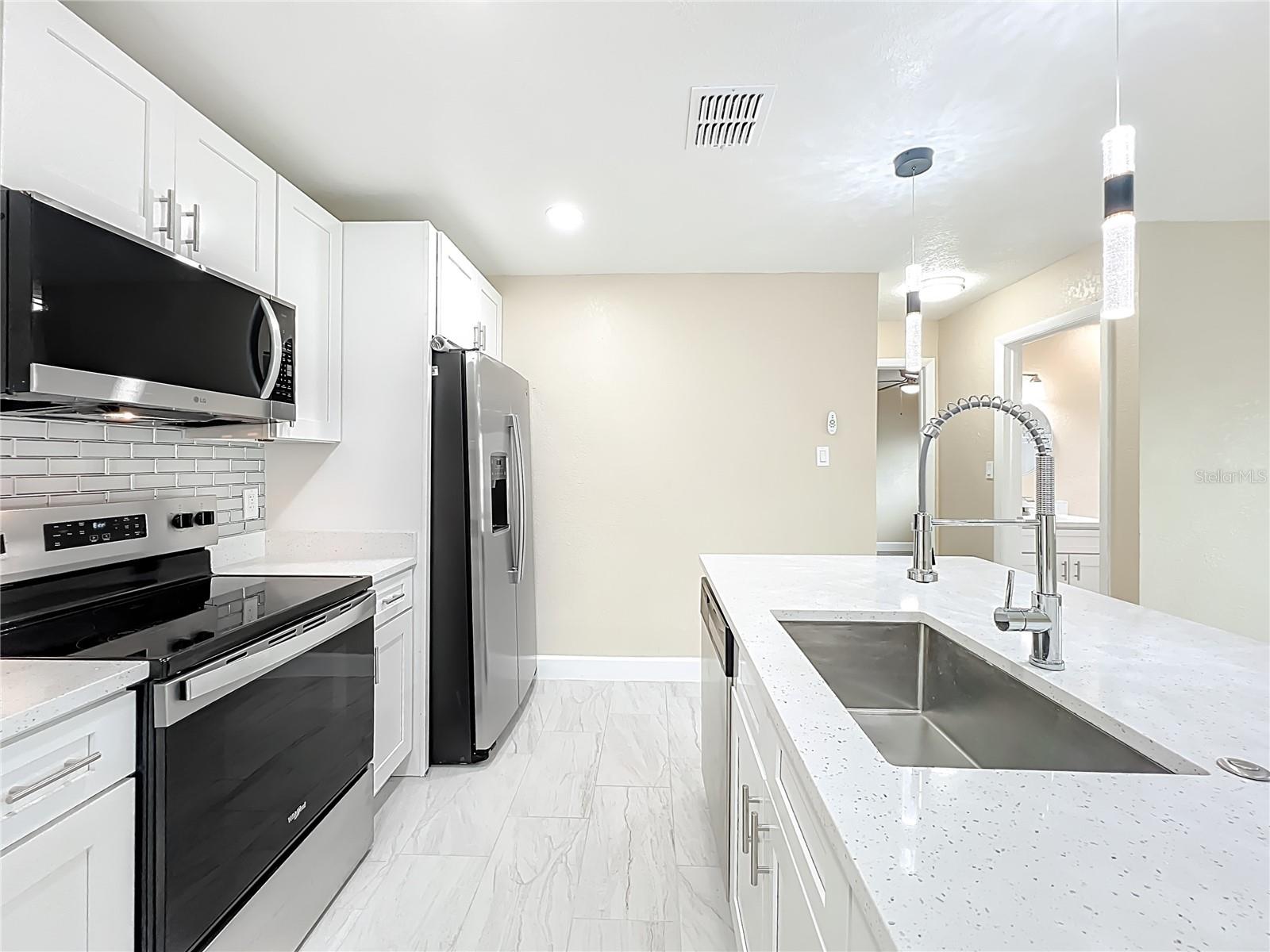 Image 11 of 42 For 4052 Castlegate Drive