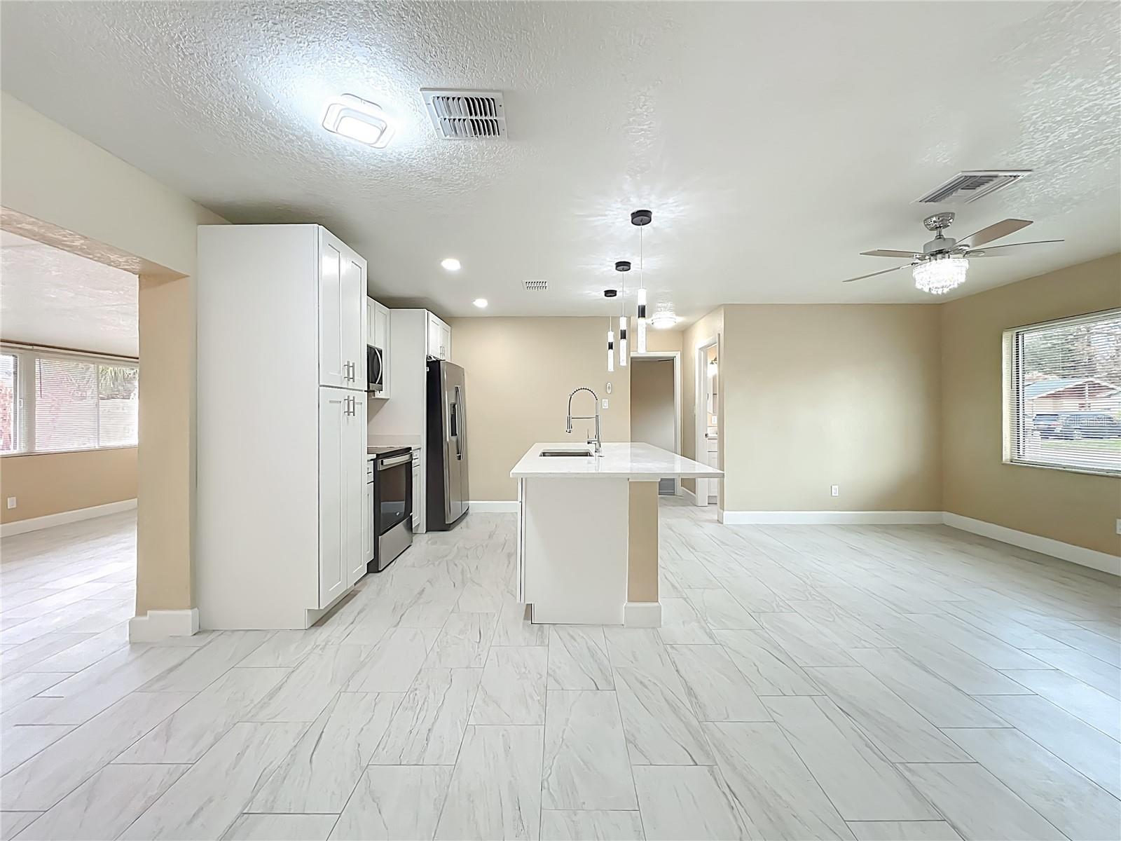 Image 13 of 42 For 4052 Castlegate Drive