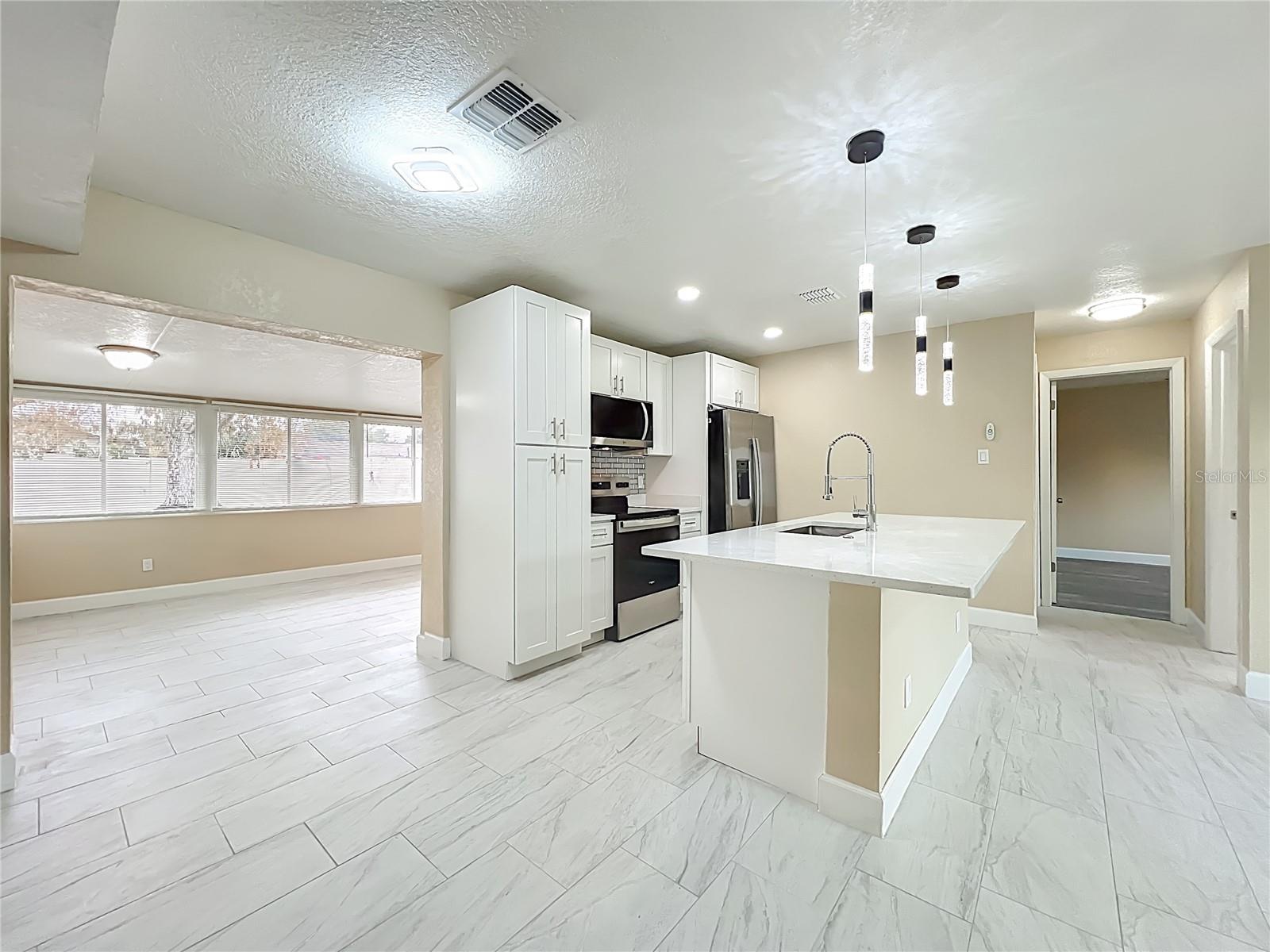 Image 14 of 42 For 4052 Castlegate Drive