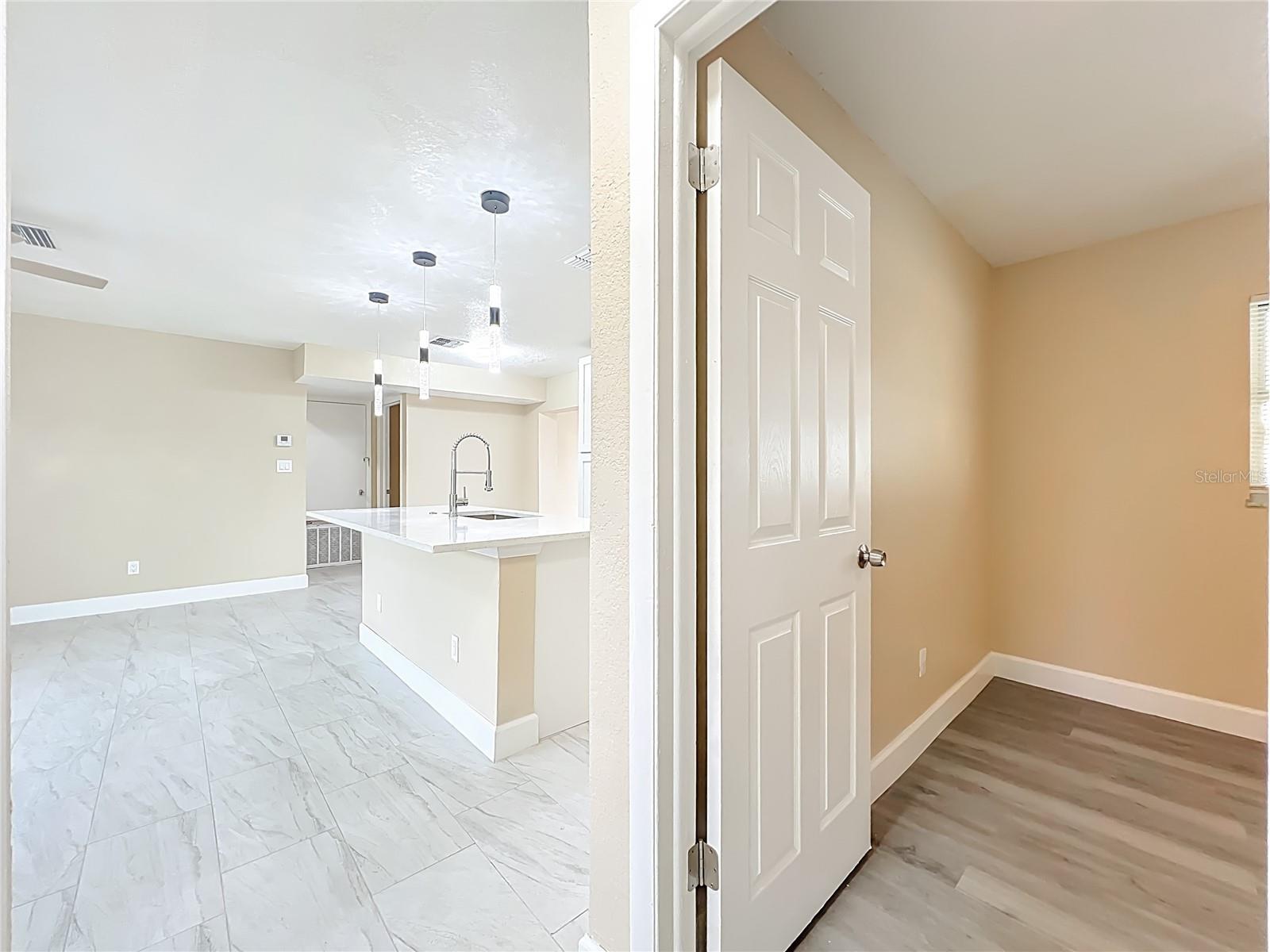 Image 15 of 42 For 4052 Castlegate Drive