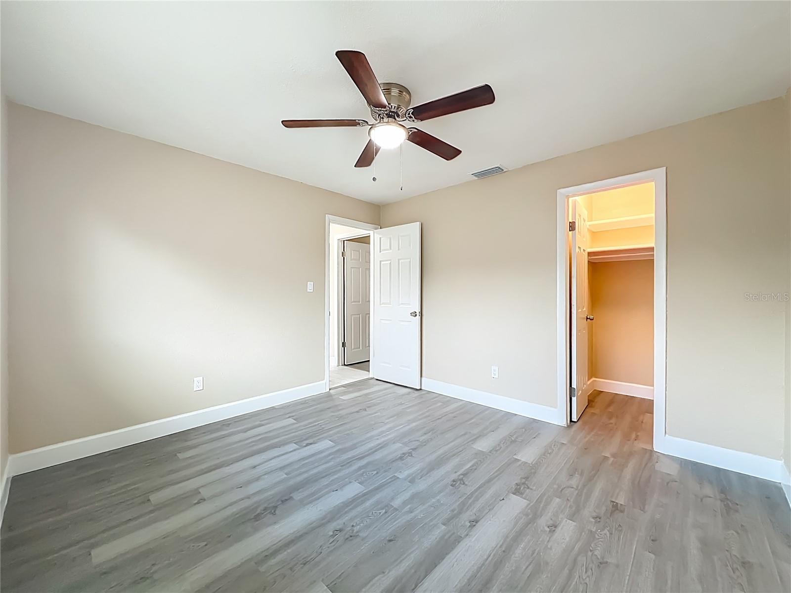 Image 19 of 42 For 4052 Castlegate Drive