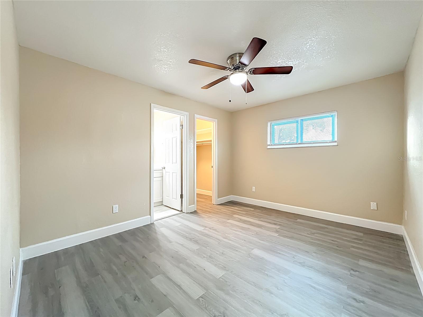 Image 23 of 42 For 4052 Castlegate Drive