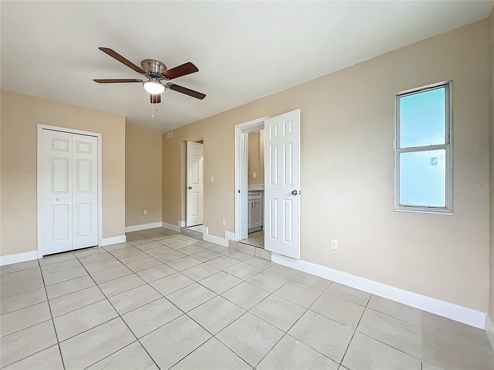 Image 28 of 42 For 4052 Castlegate Drive