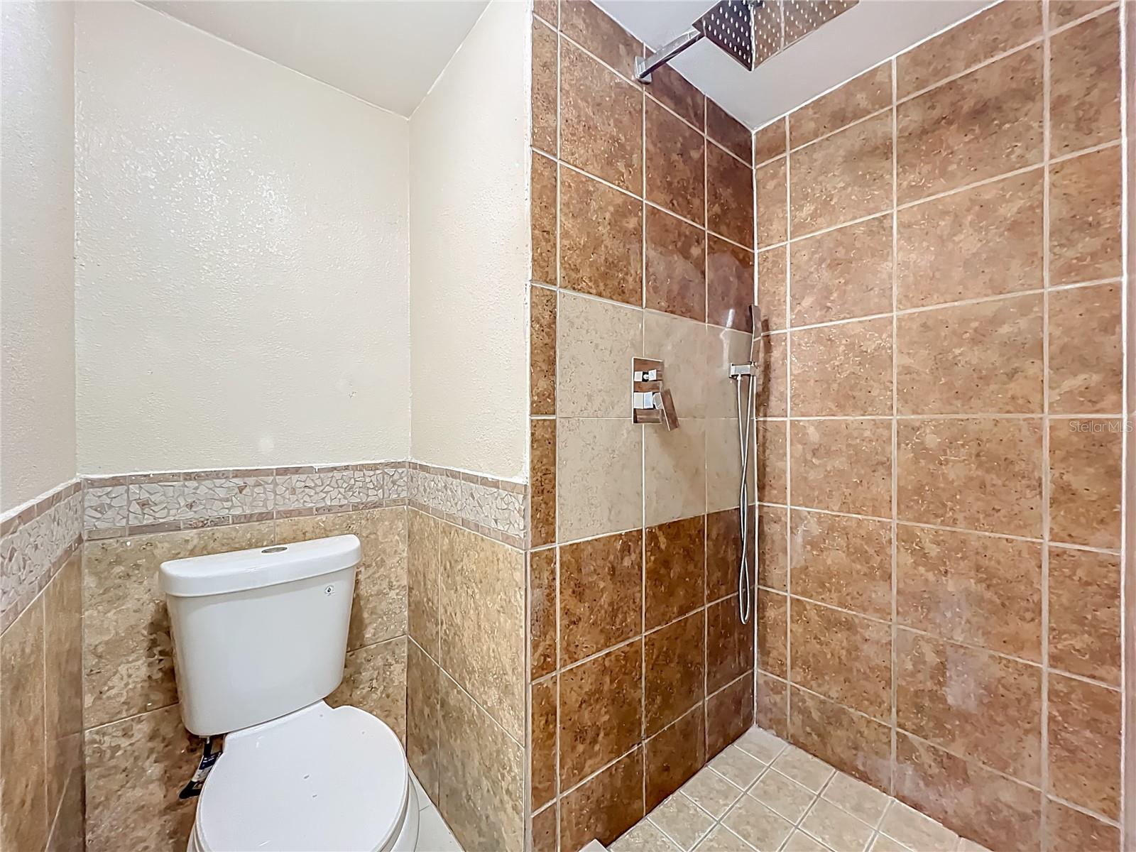 Image 32 of 42 For 4052 Castlegate Drive