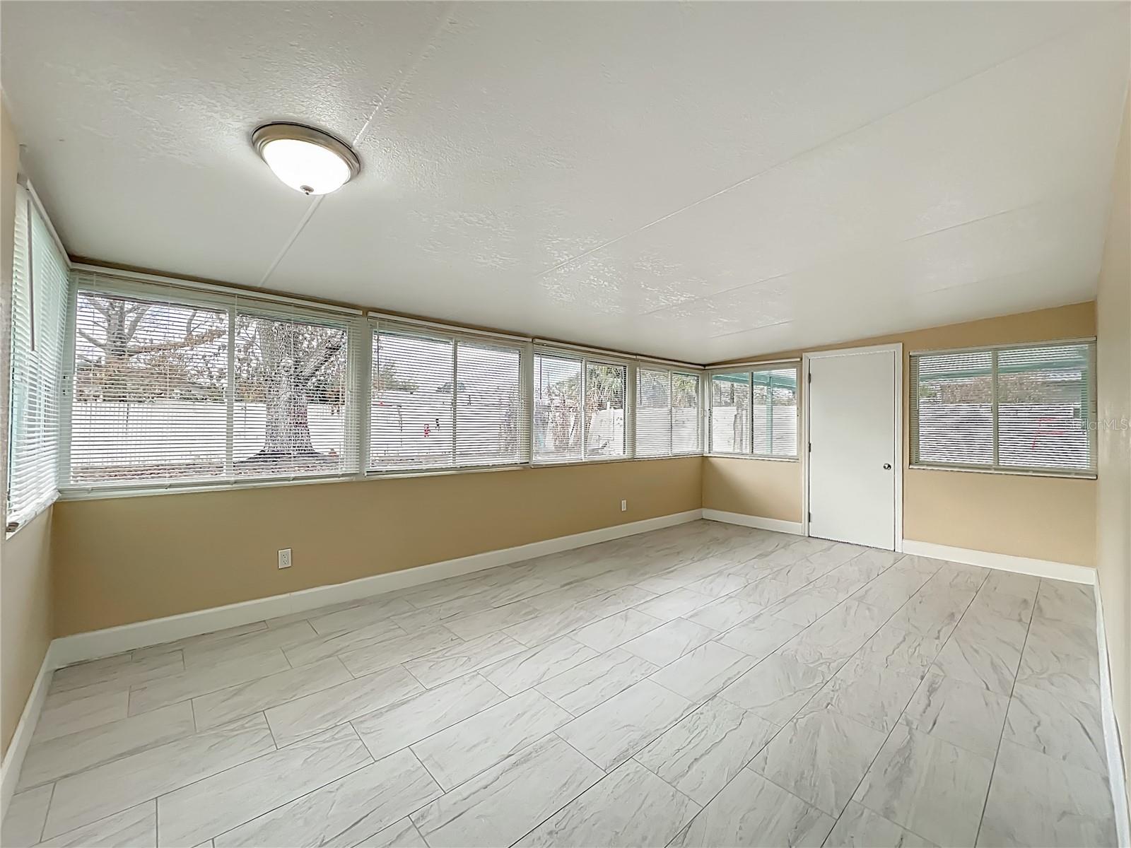 Image 35 of 42 For 4052 Castlegate Drive