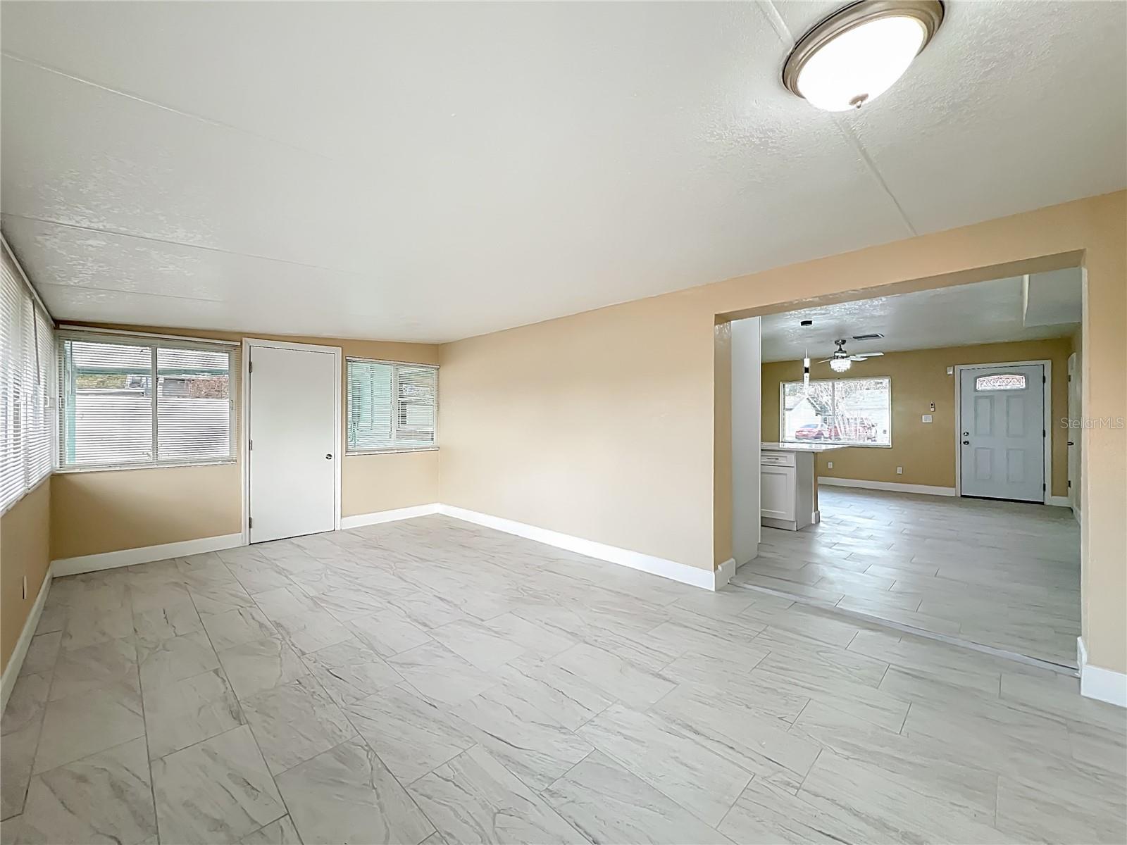 Image 36 of 42 For 4052 Castlegate Drive