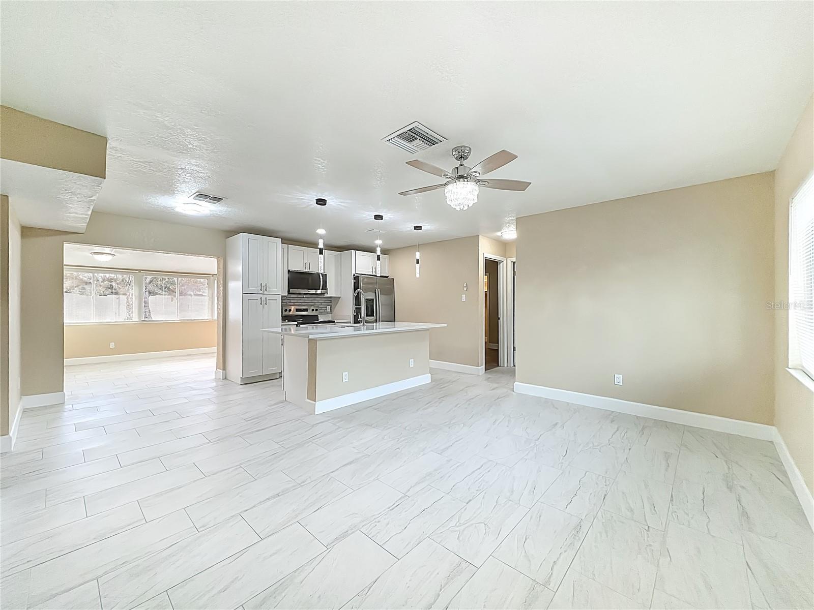 Image 4 of 42 For 4052 Castlegate Drive