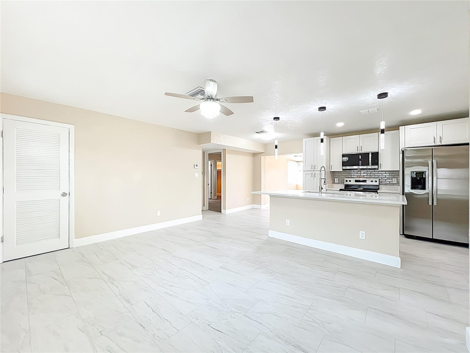 Image 5 of 42 For 4052 Castlegate Drive