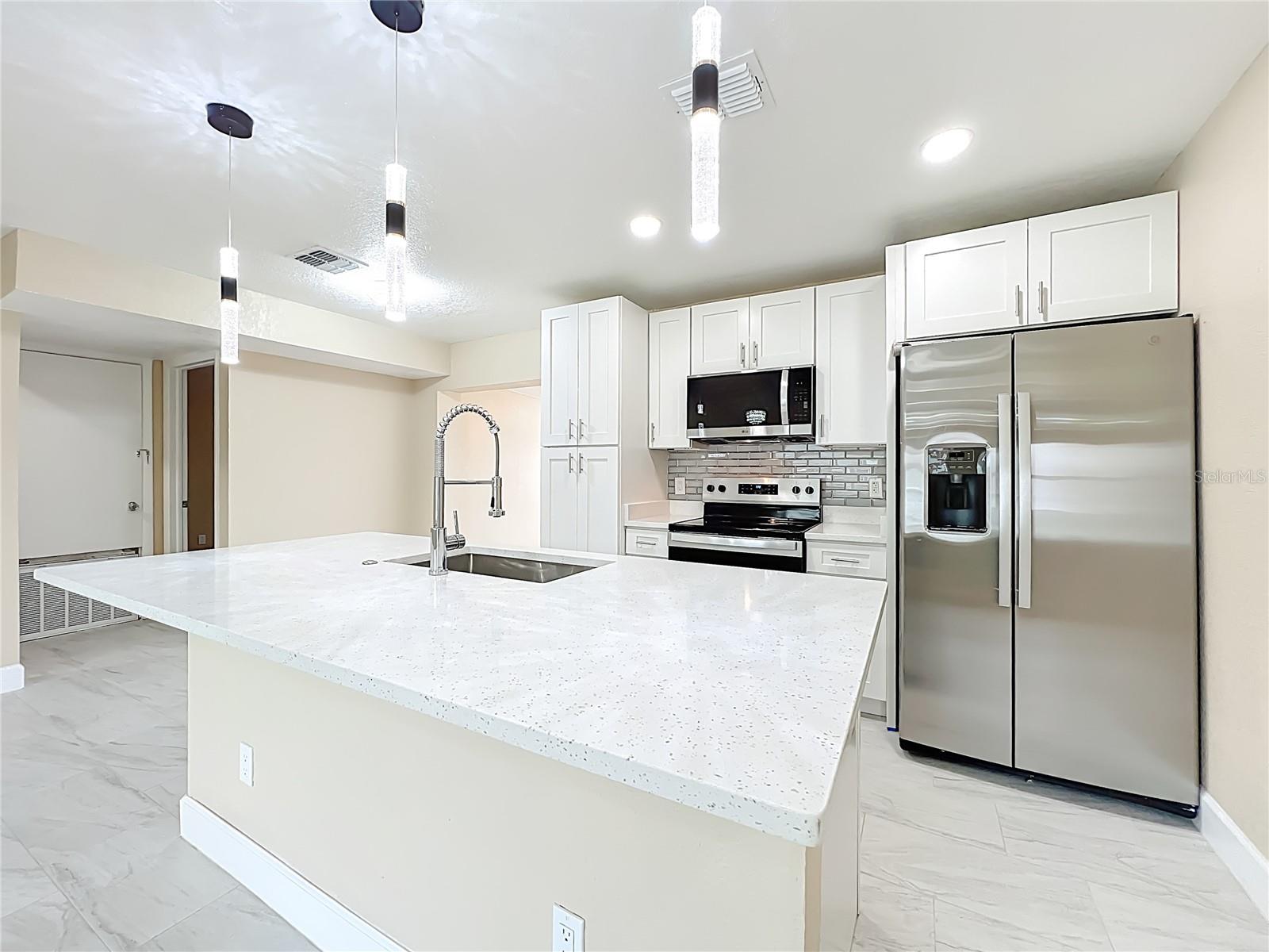 Image 6 of 42 For 4052 Castlegate Drive