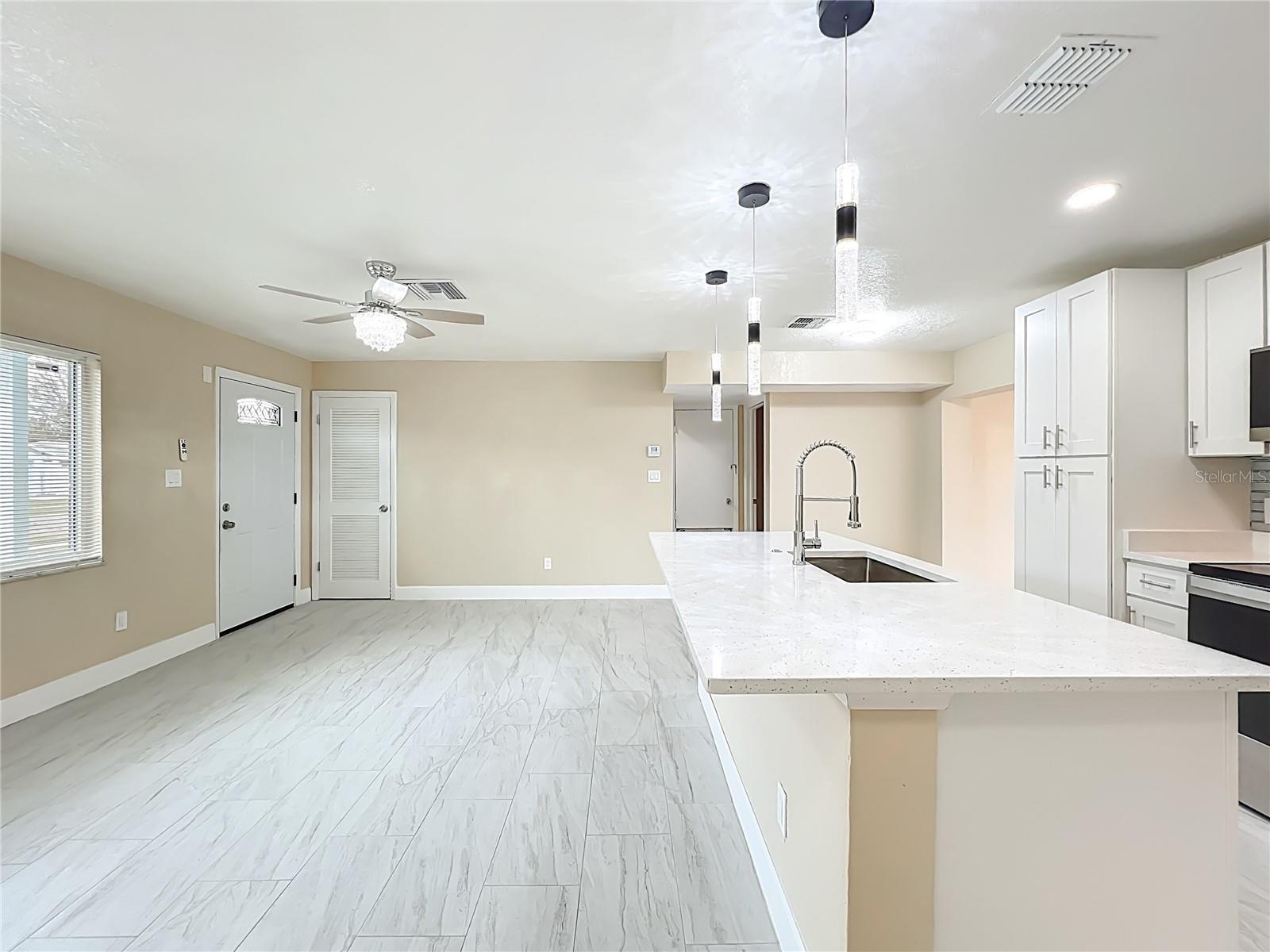 Image 7 of 42 For 4052 Castlegate Drive