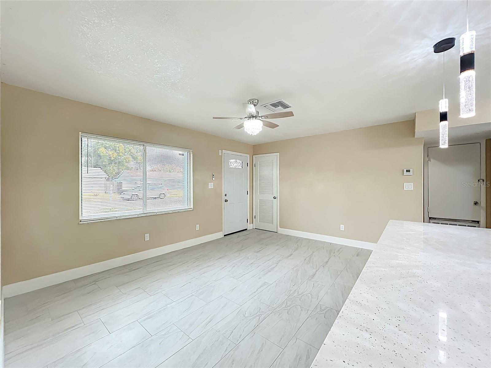 Image 8 of 42 For 4052 Castlegate Drive