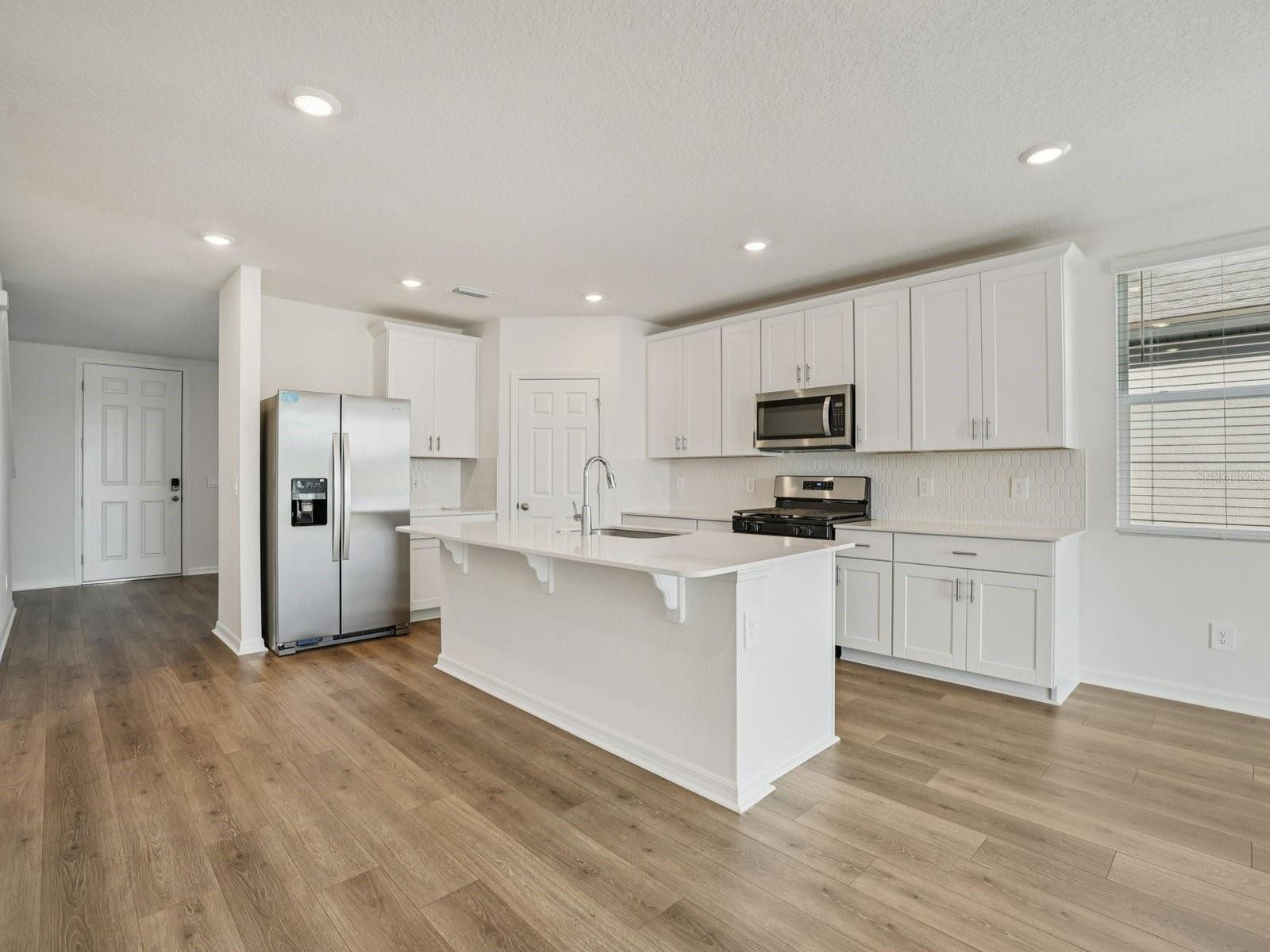 Image 2 of 5 For 787 Sunshower