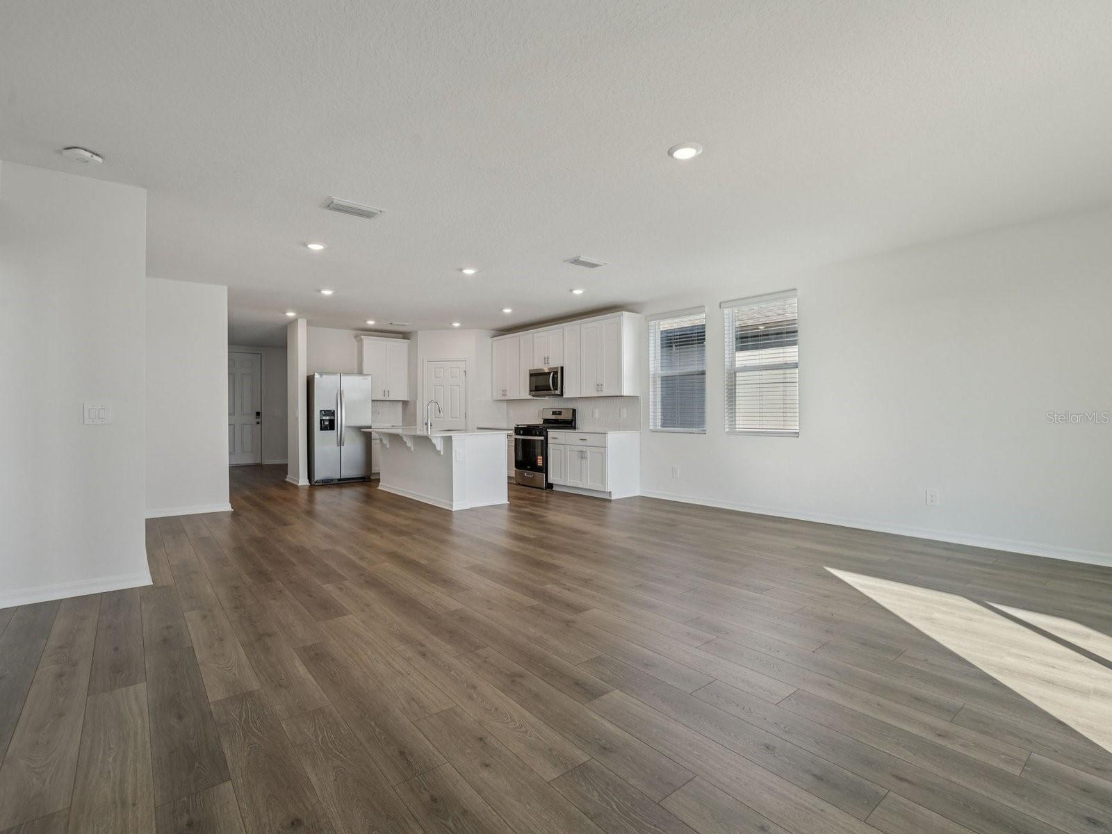 Image 5 of 5 For 787 Sunshower