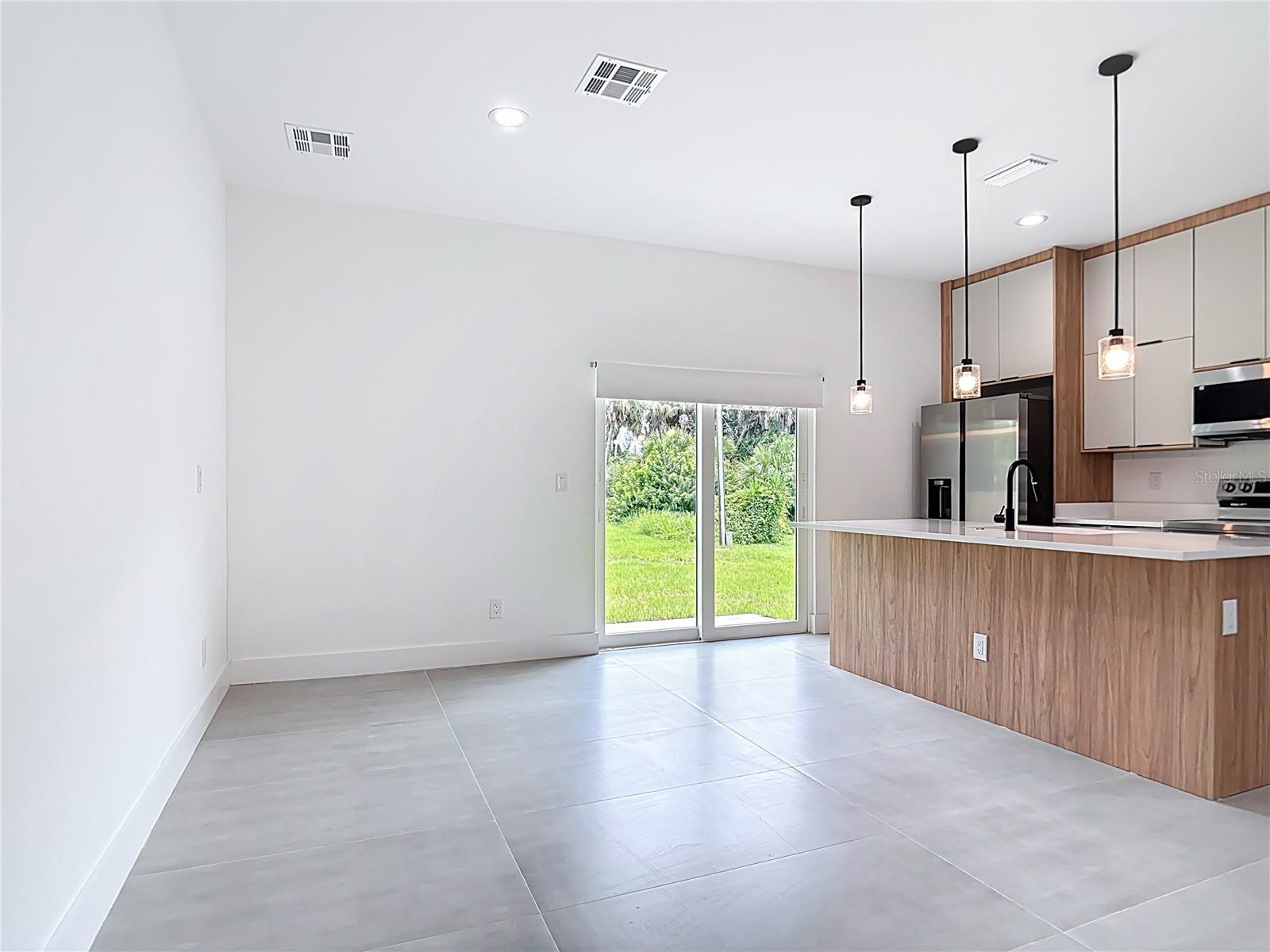 Image 10 of 29 For 407 Harbor Boulevard