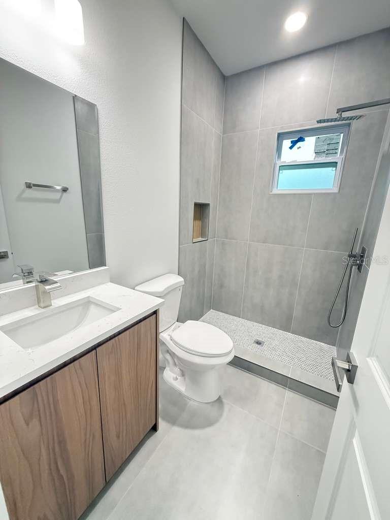 Image 12 of 29 For 407 Harbor Boulevard