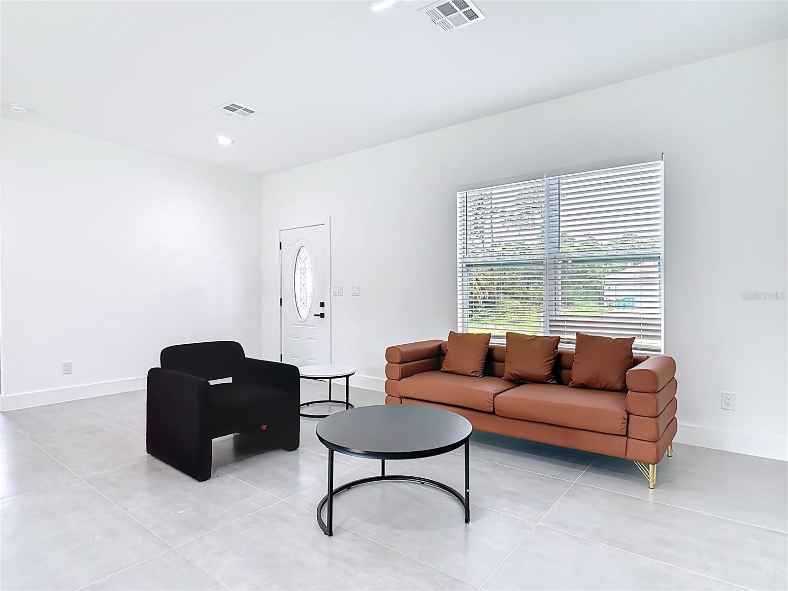 Image 14 of 29 For 407 Harbor Boulevard