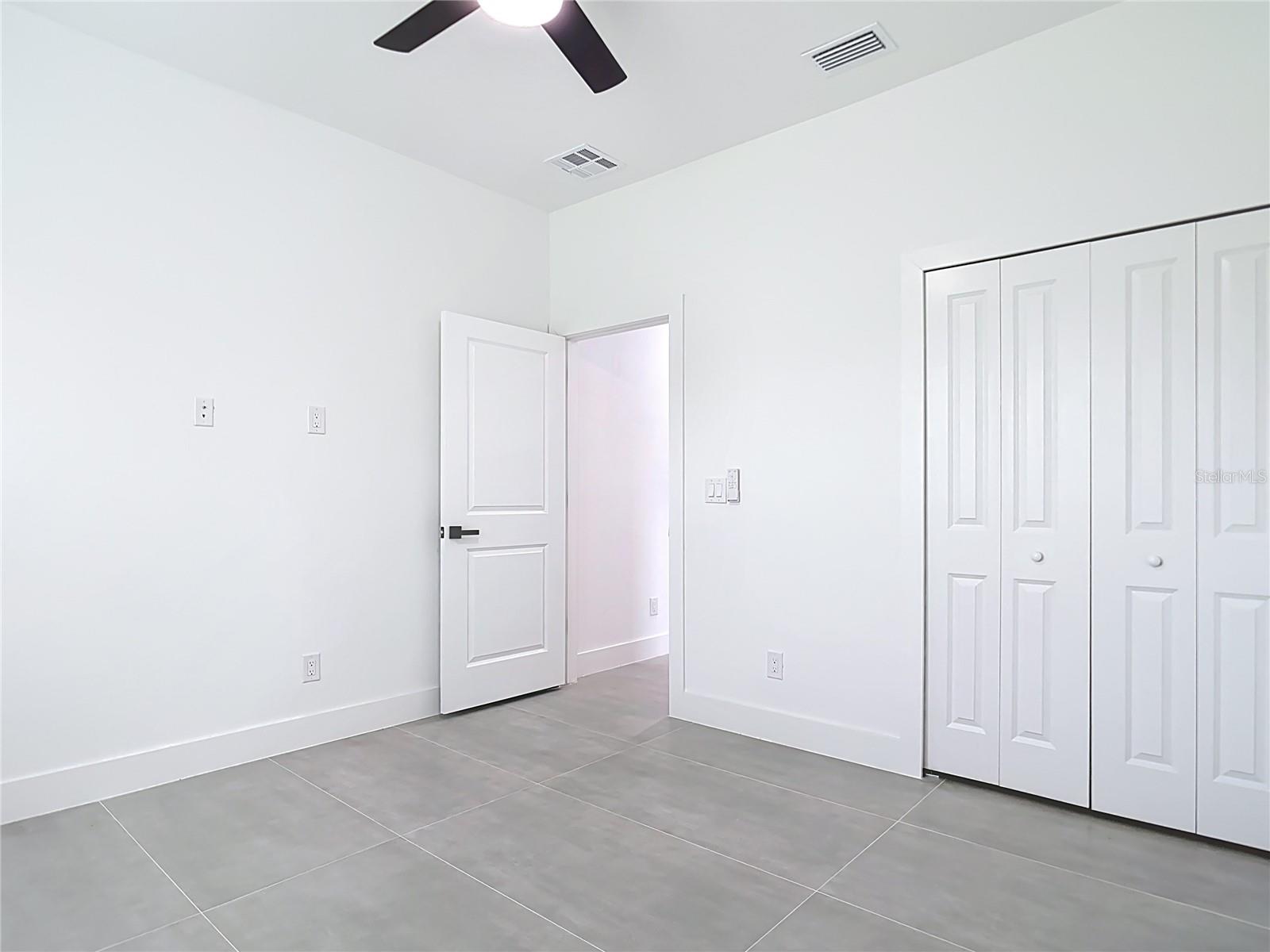 Image 16 of 29 For 407 Harbor Boulevard