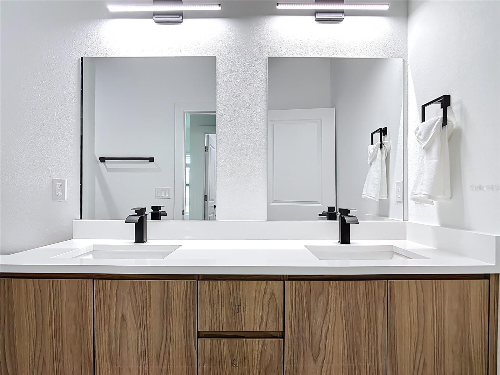 Image 20 of 29 For 407 Harbor Boulevard