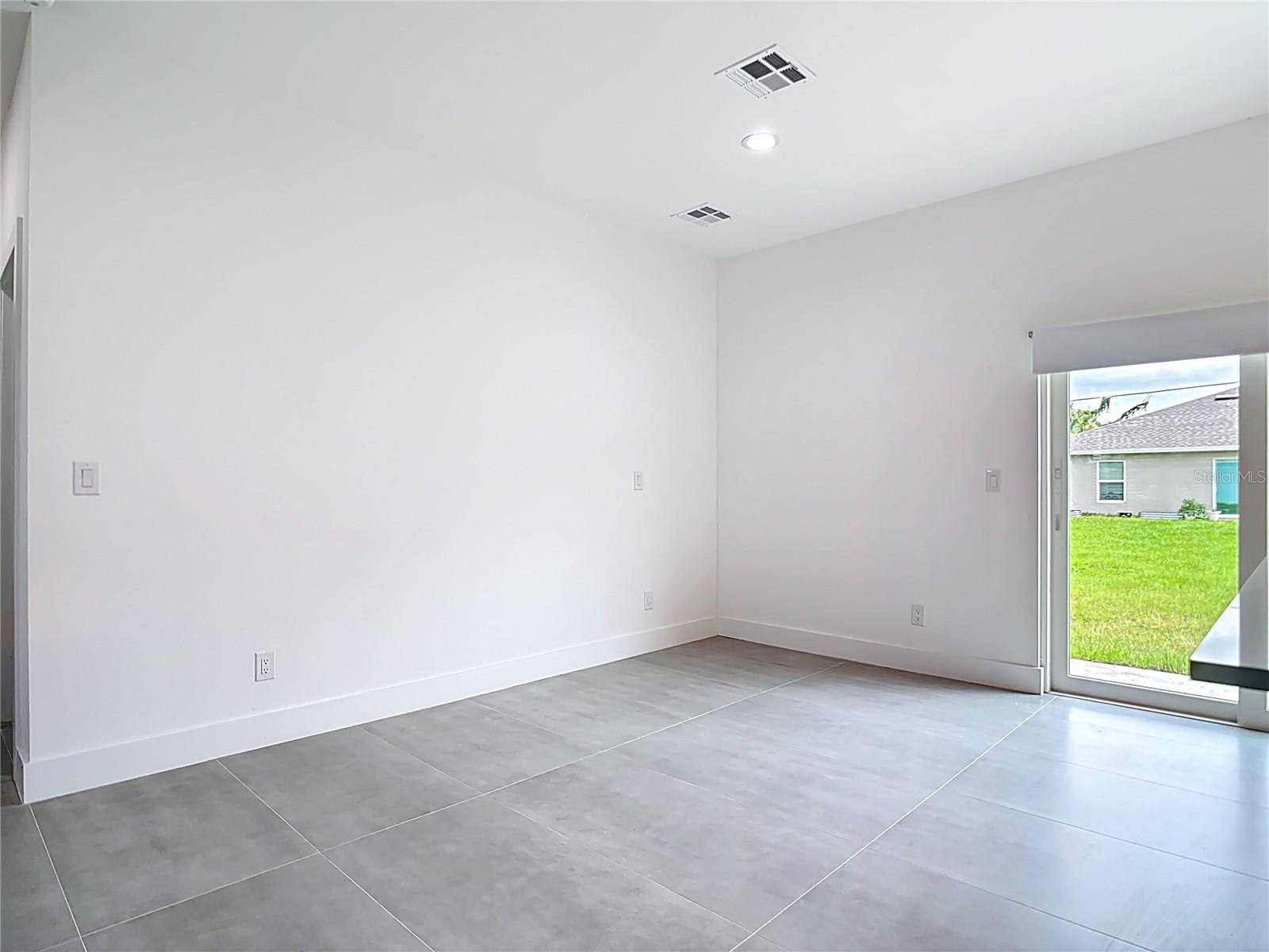 Image 24 of 29 For 407 Harbor Boulevard