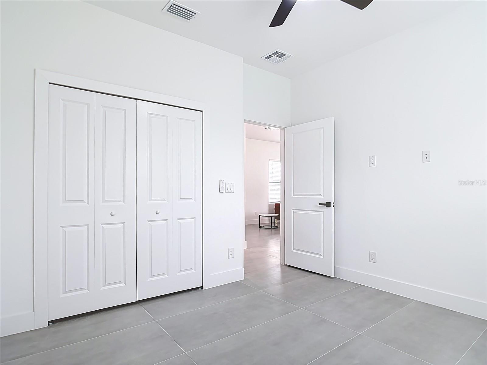 Image 26 of 29 For 407 Harbor Boulevard