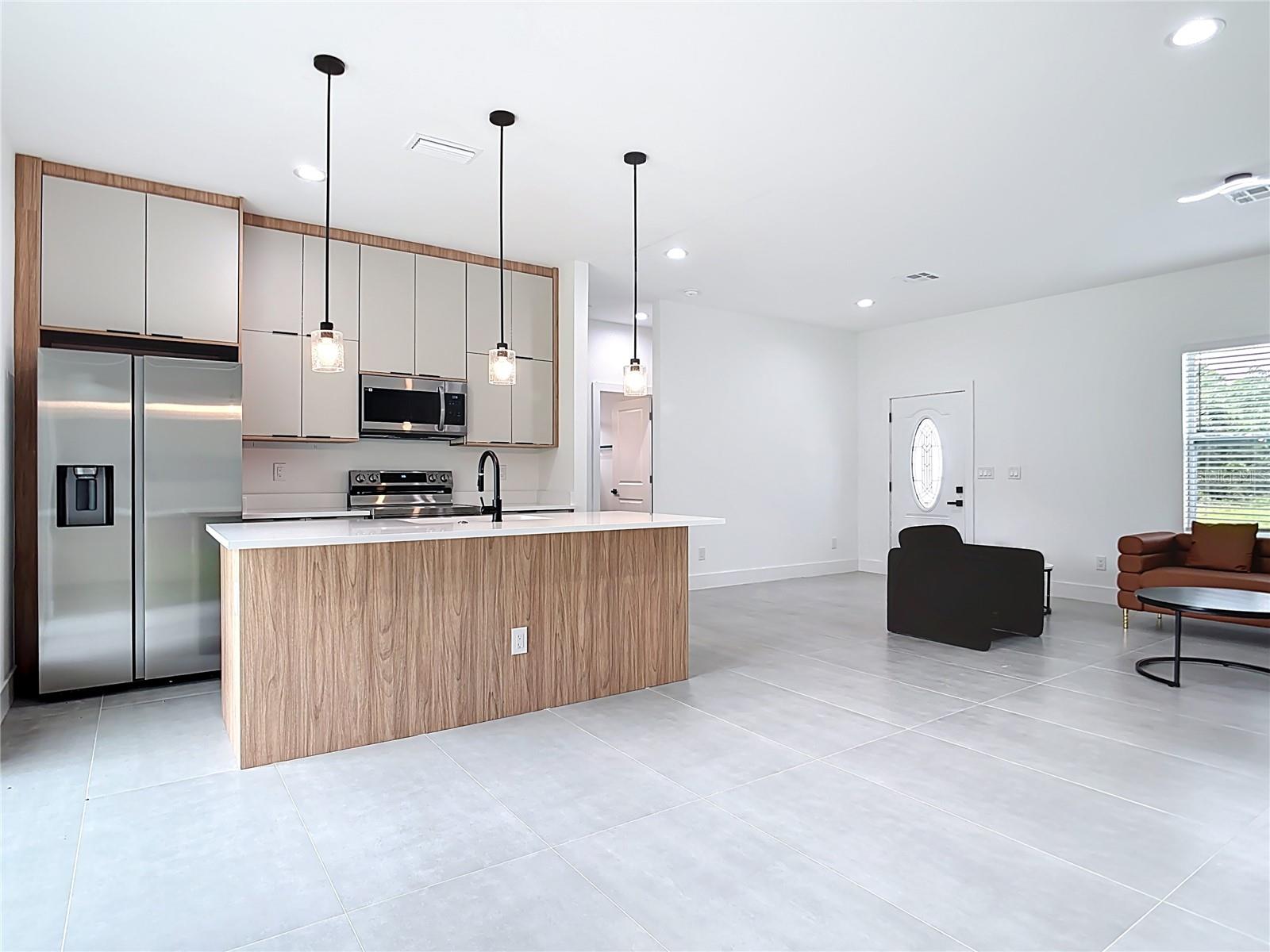 Image 4 of 29 For 407 Harbor Boulevard