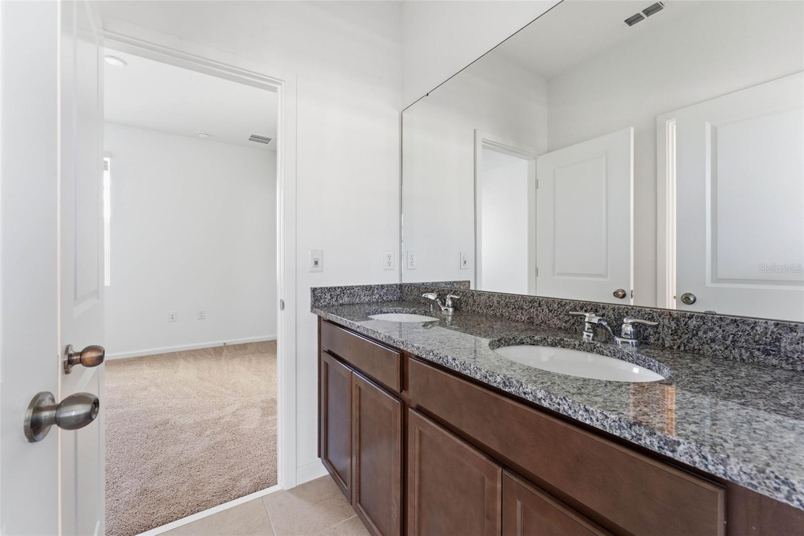 Image 24 of 51 For 1889 Seawall Way