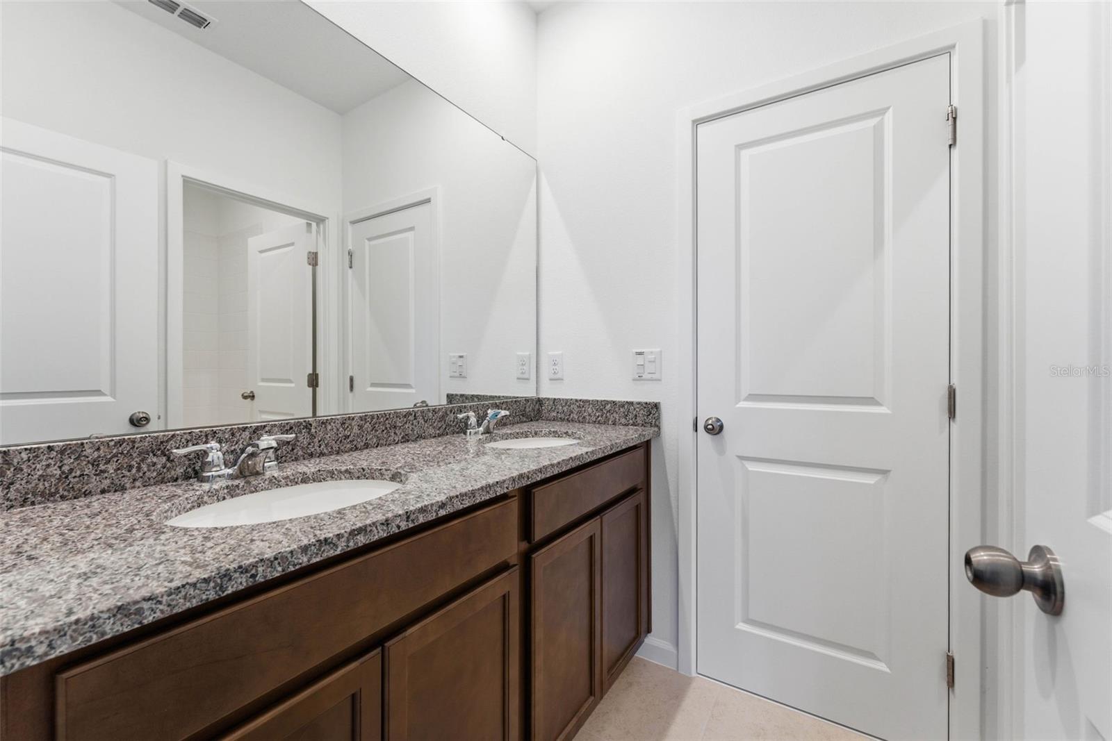 Image 25 of 51 For 1889 Seawall Way