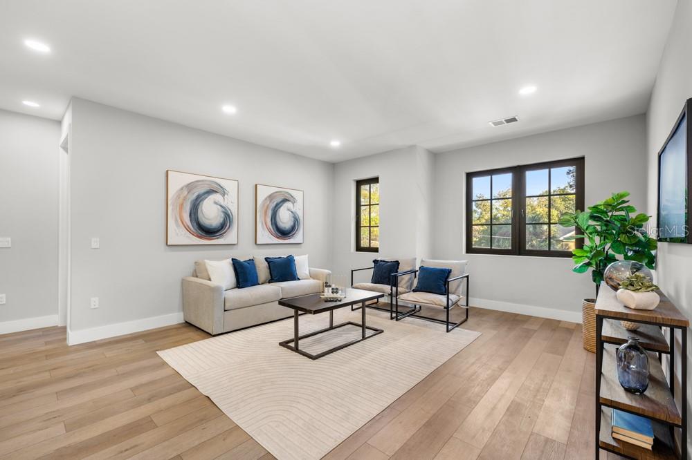 Image 18 of 43 For 1812 Kaley Avenue