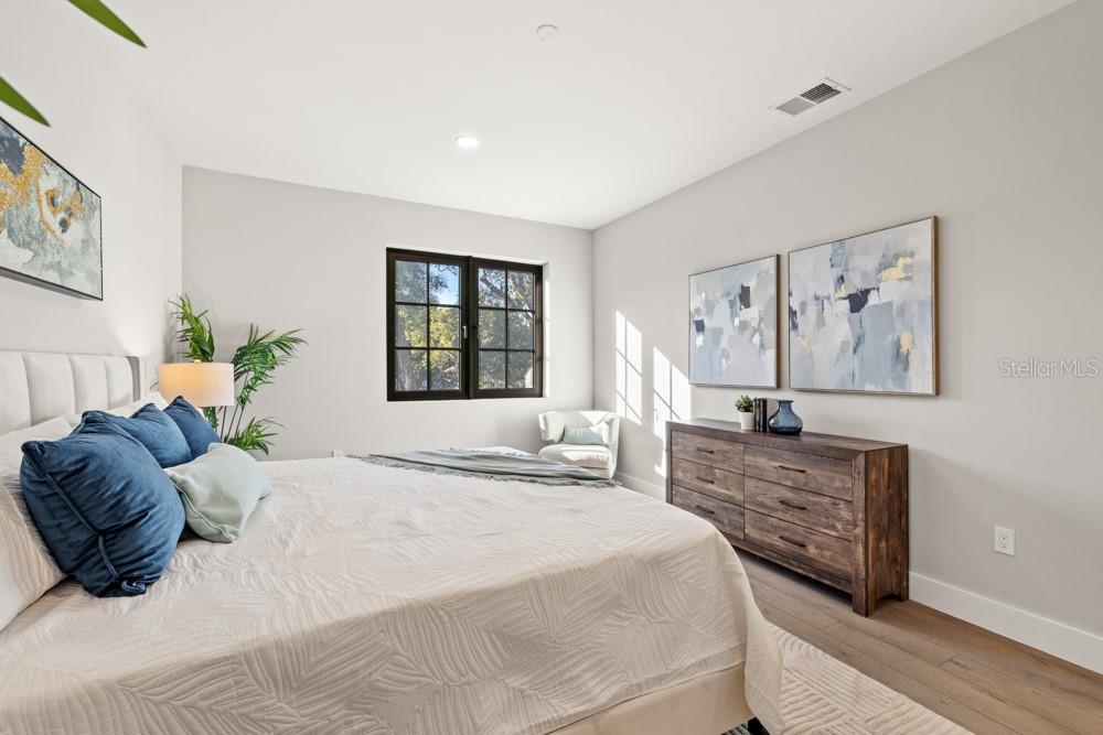 Image 20 of 43 For 1812 Kaley Avenue